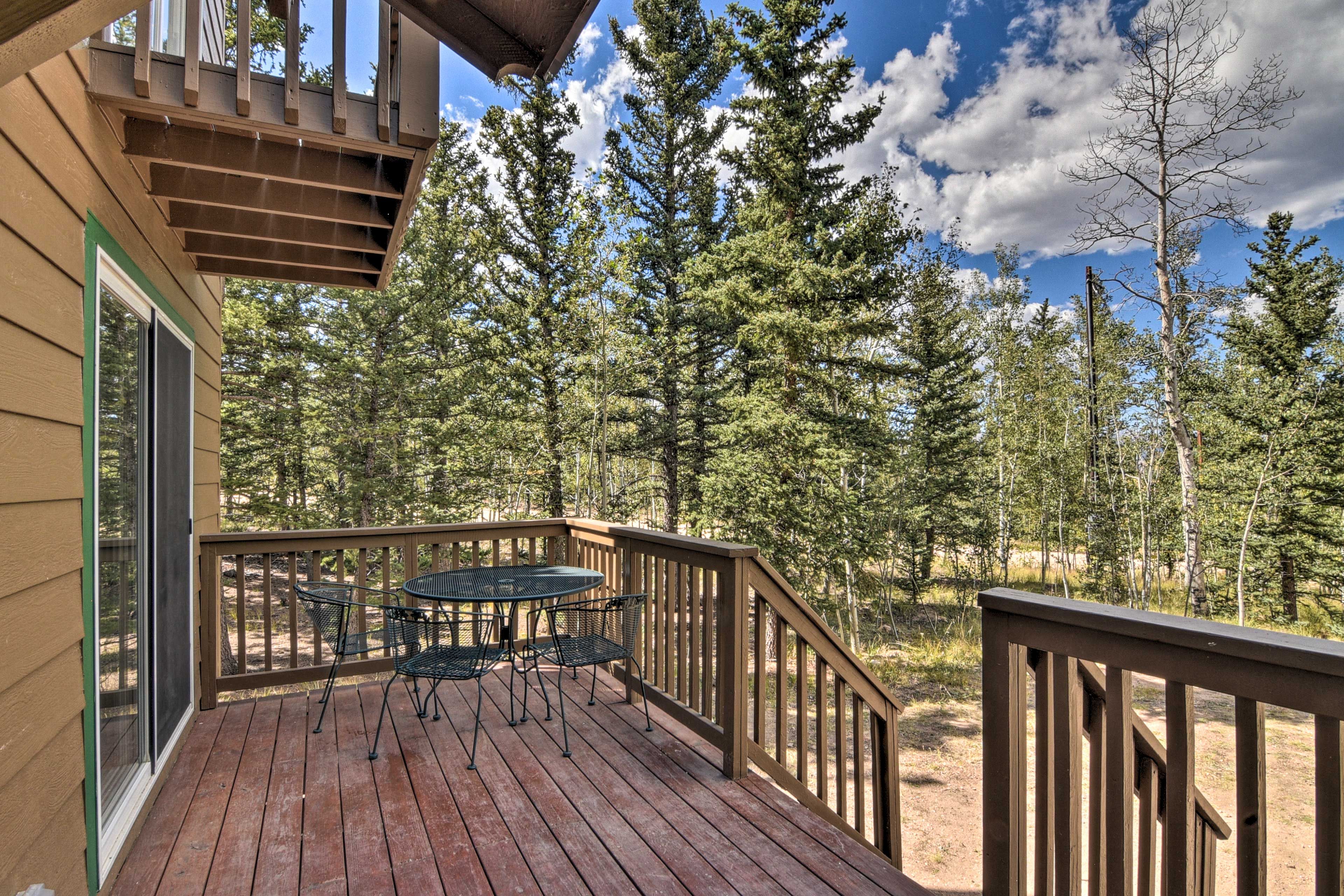 Deck | Outdoor Dining Area