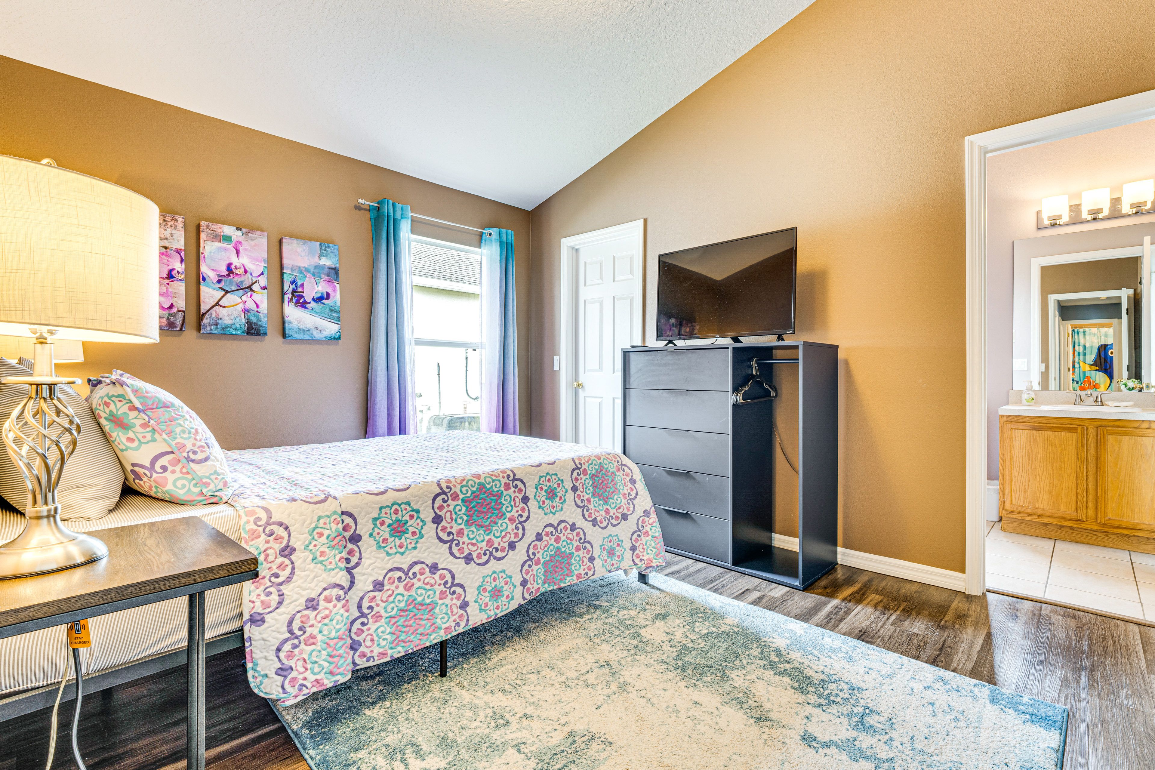 Bedroom 2 | Queen Bed