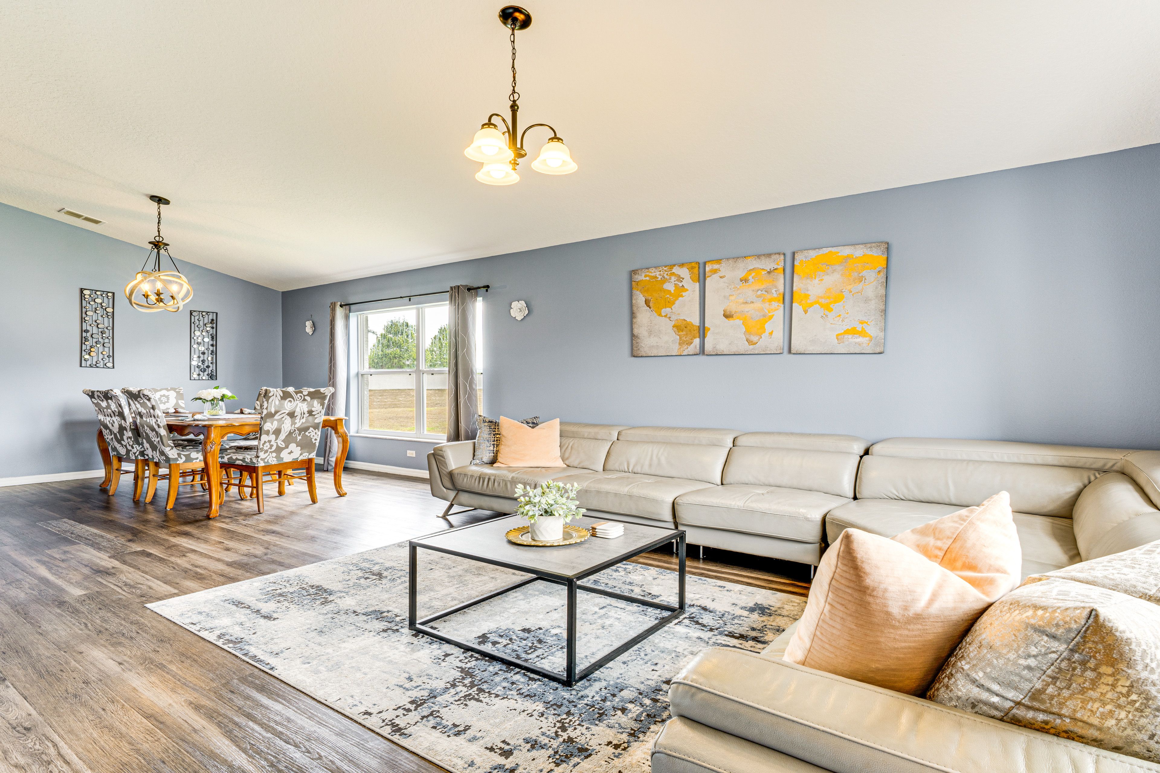 Living Room | Free WiFi | Central A/C
