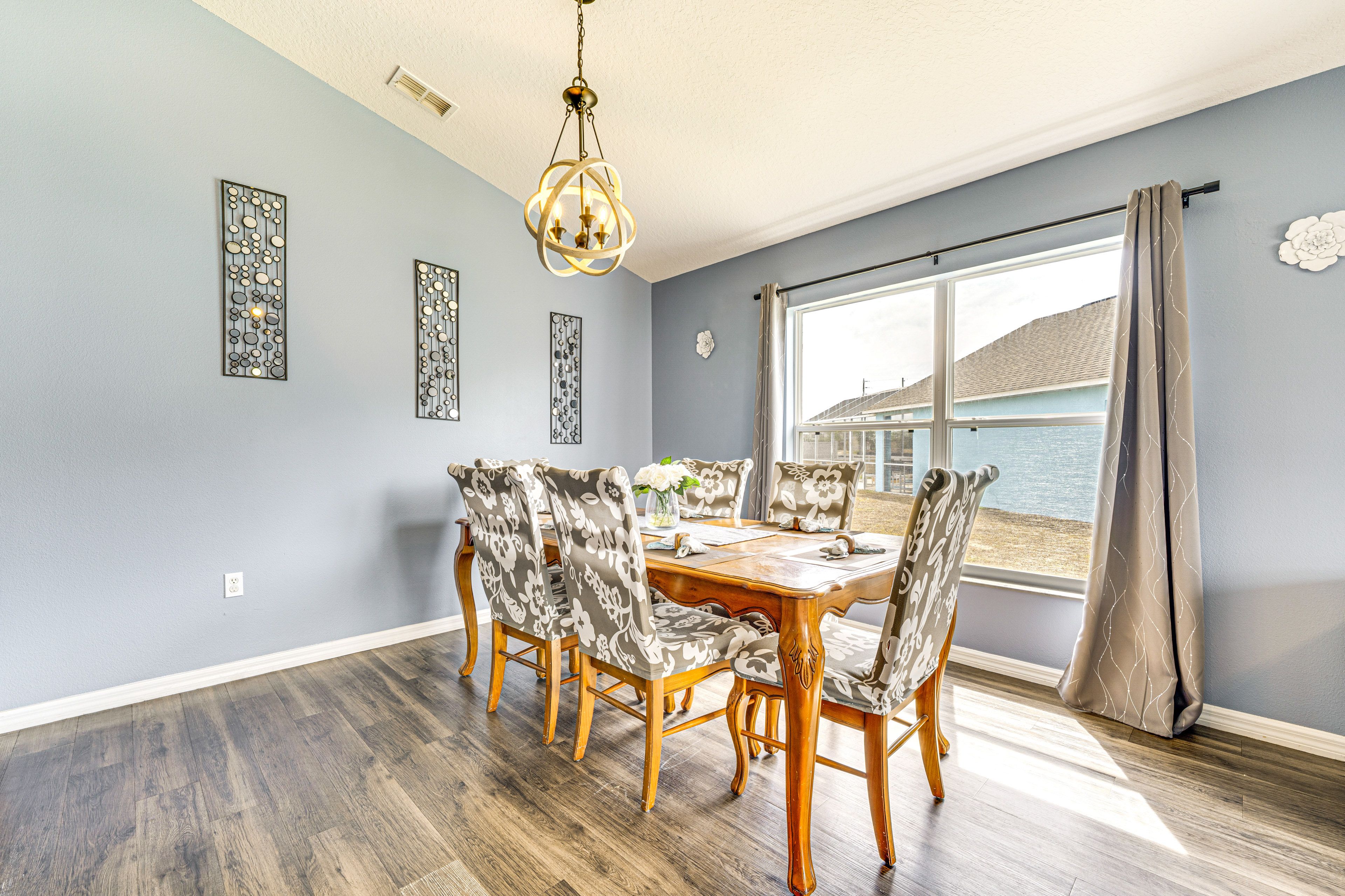 Dining Space | Dishware/Flatware