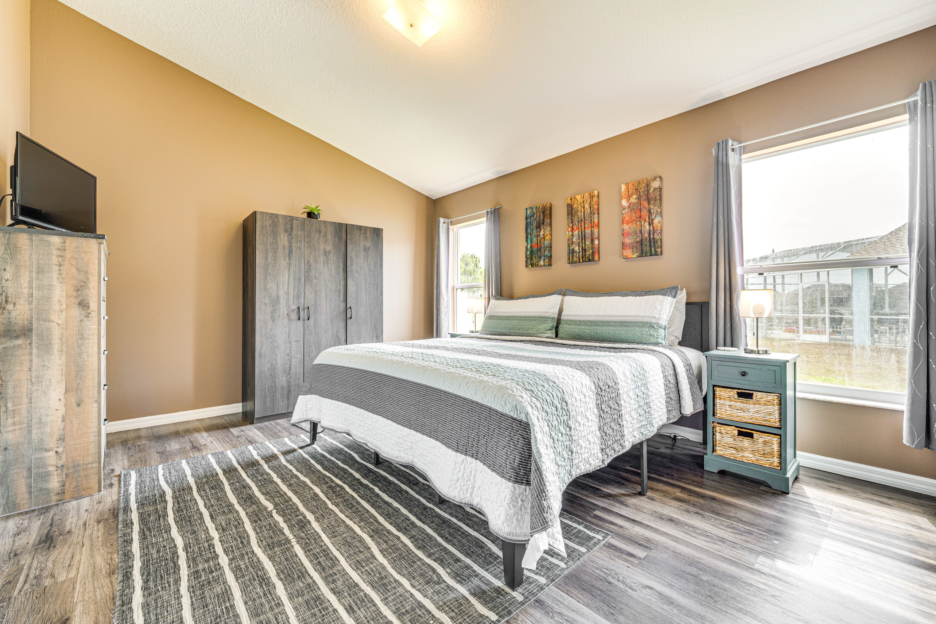 Bedroom 1 | King Bed | Linens Provided