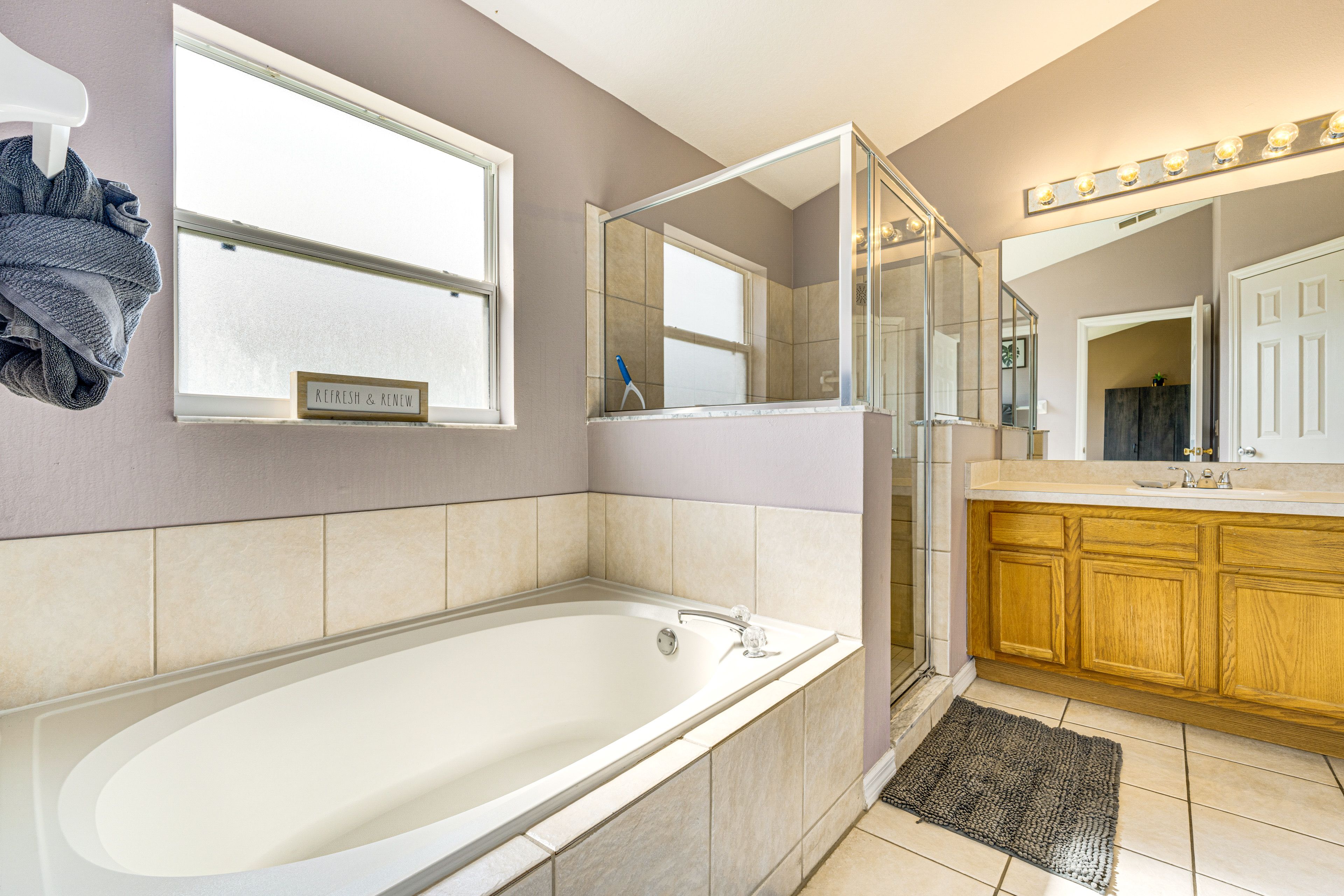 En-Suite Bathroom | Towels Provided