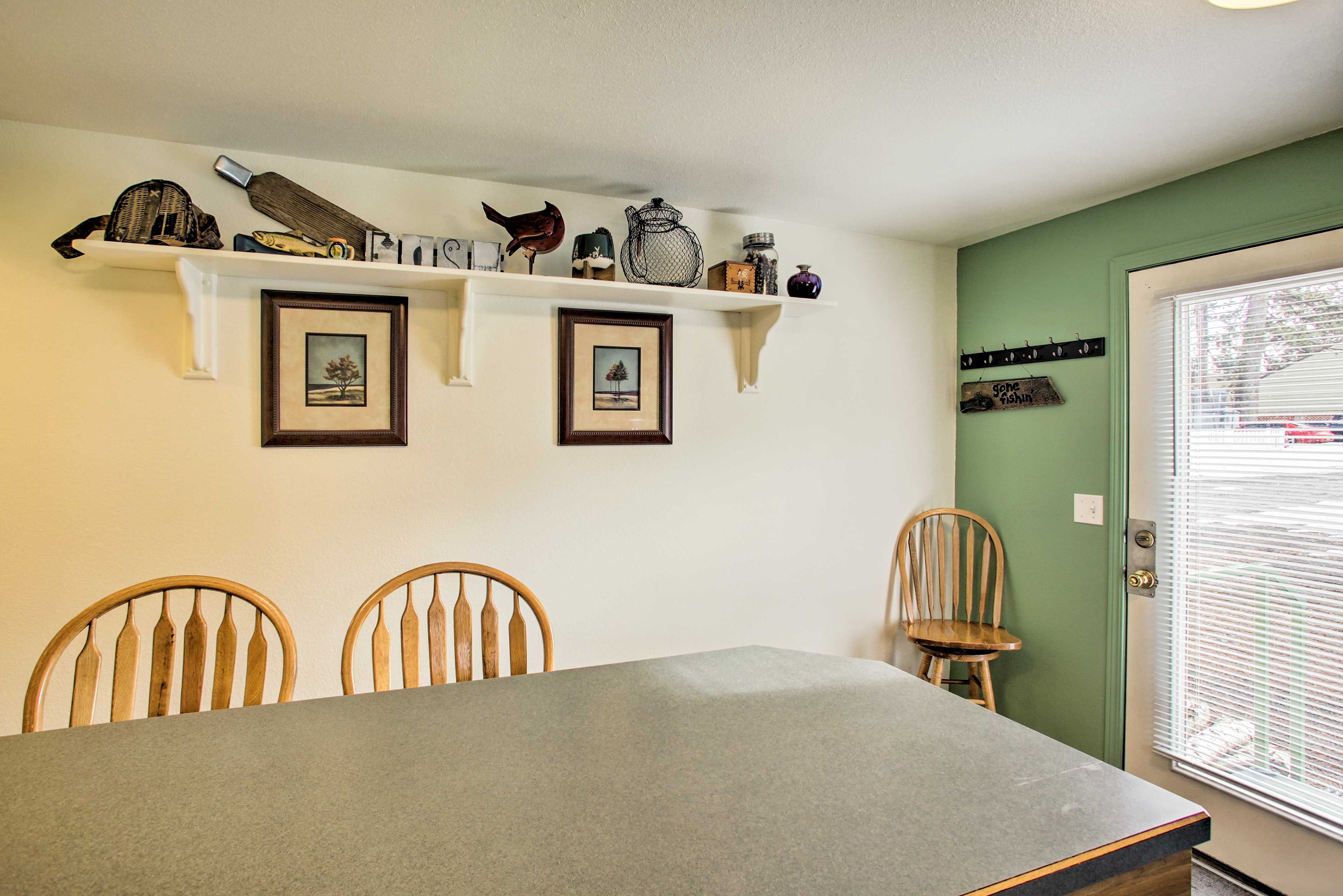 Breakfast Bar | Dishware & Flatware