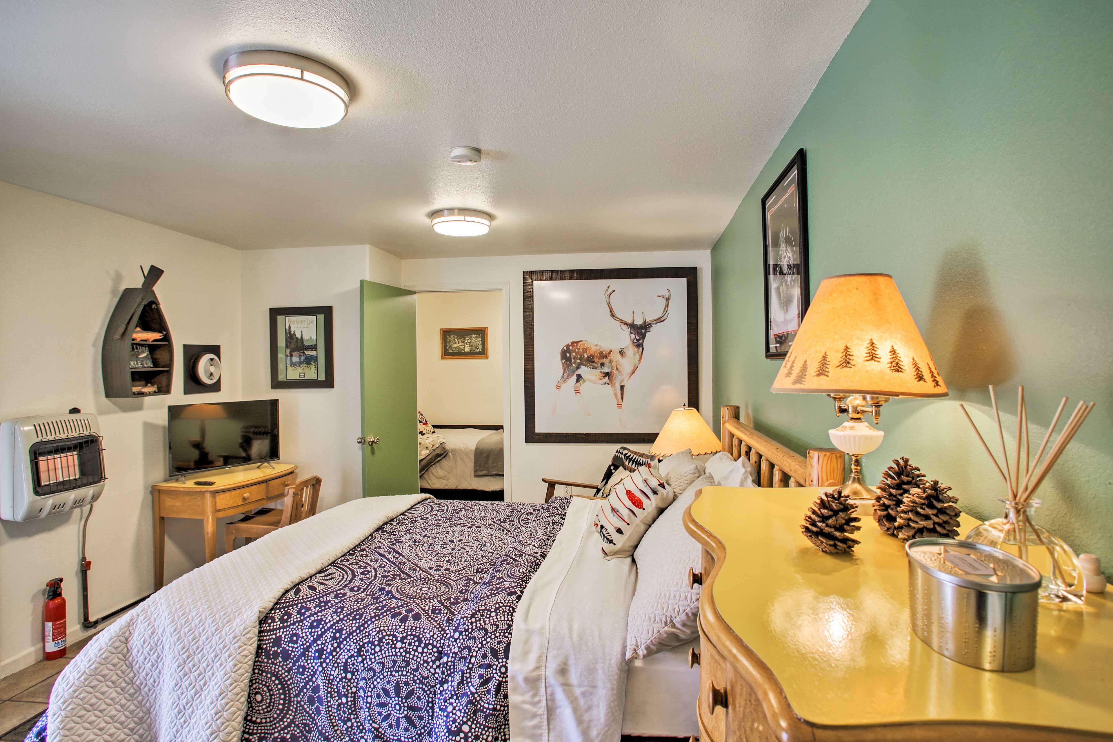 Bedroom 1 | Queen Bed