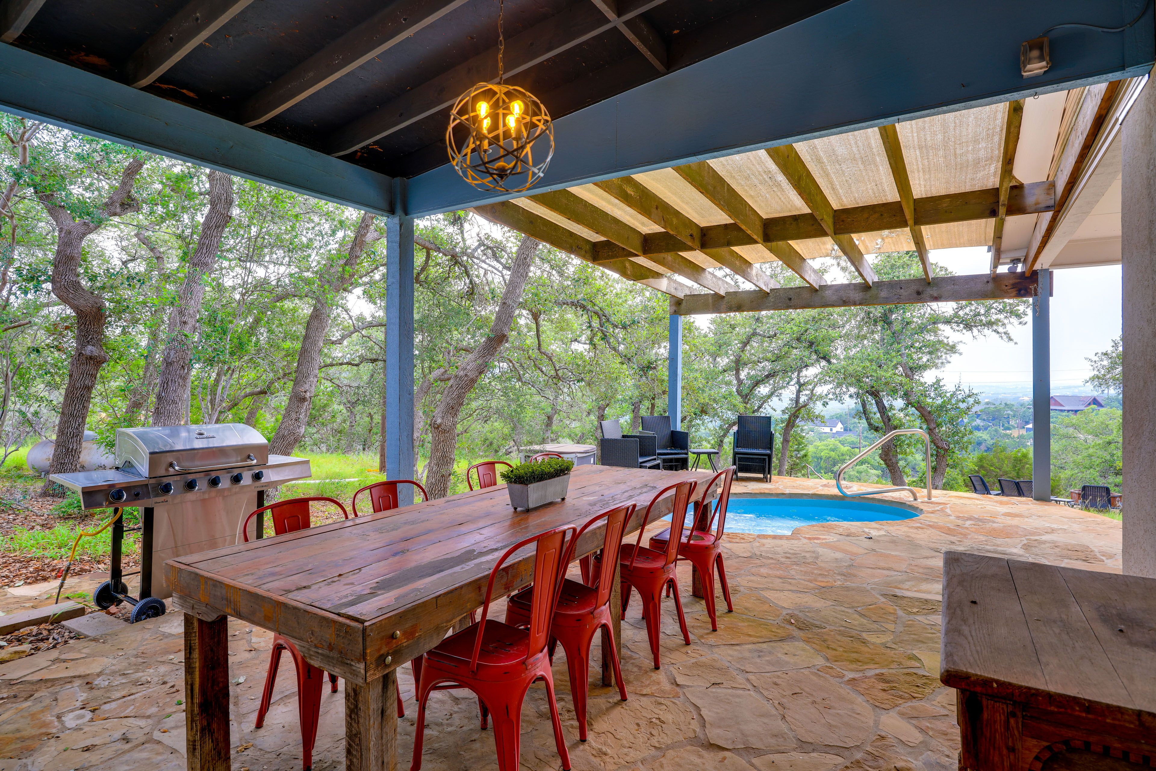 Patio | Outdoor Dining Area | Gas Grill | Lounge Pool