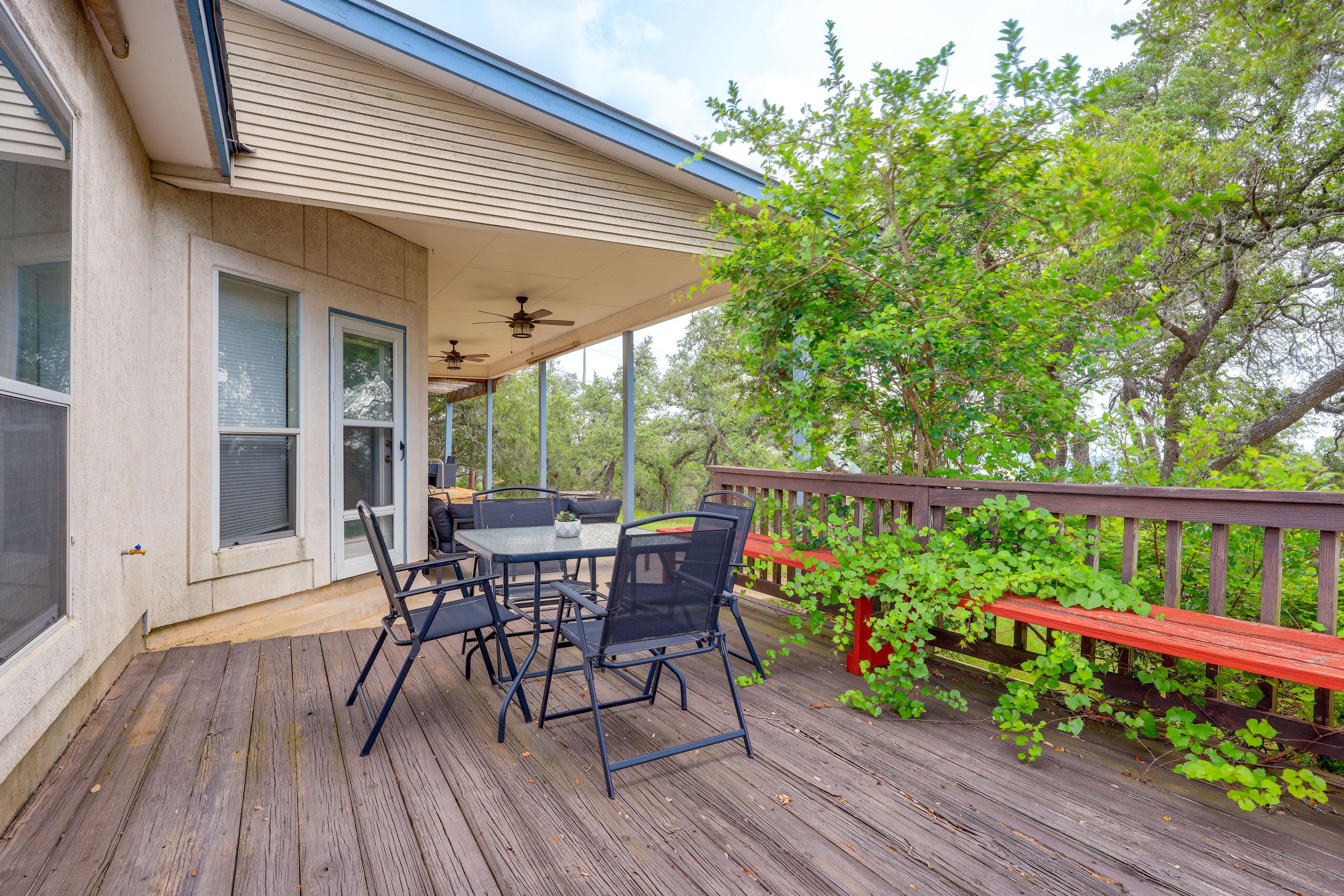 Deck | Outdoor Dining Area