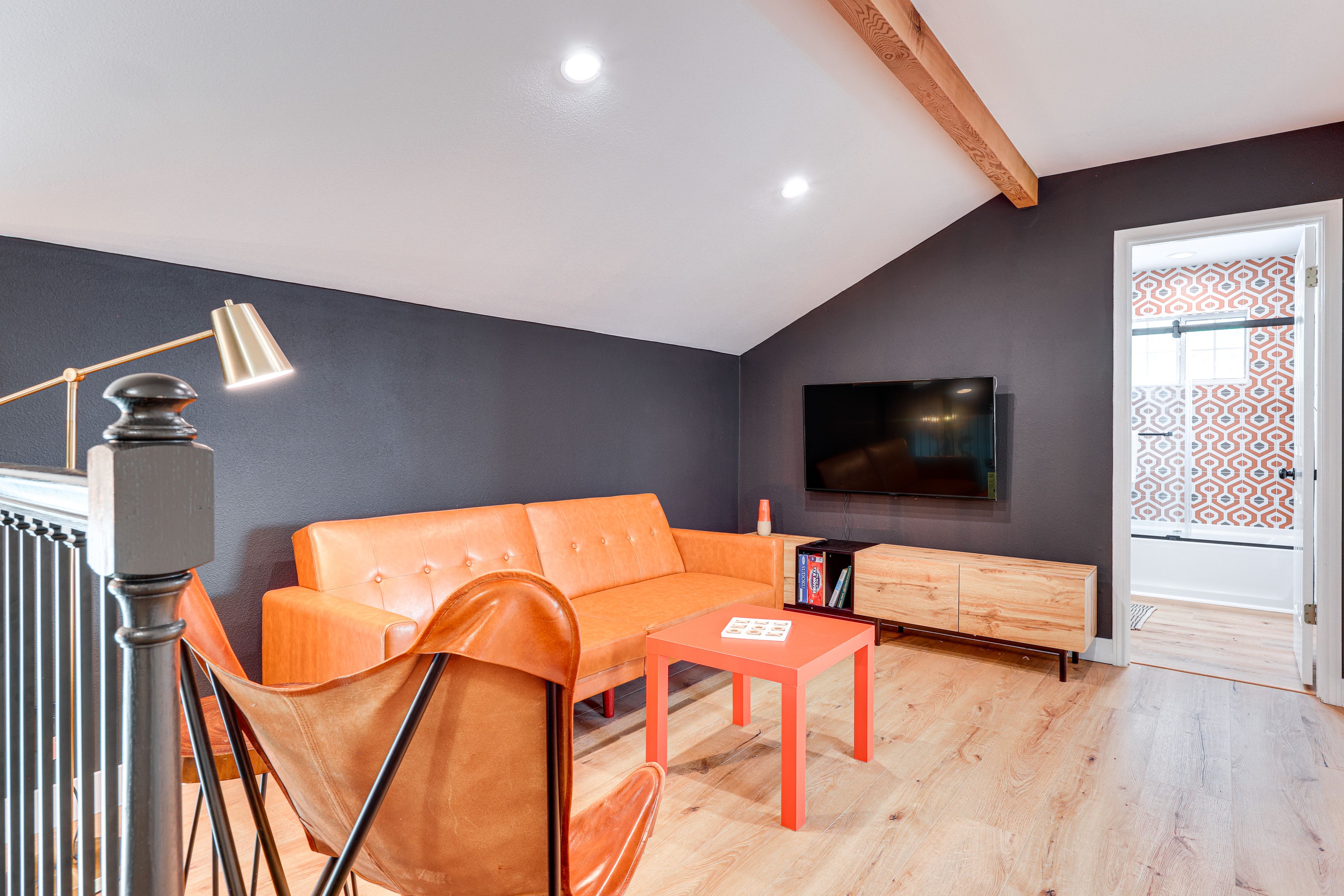 Sitting Area | Laptop-Friendly Workspace