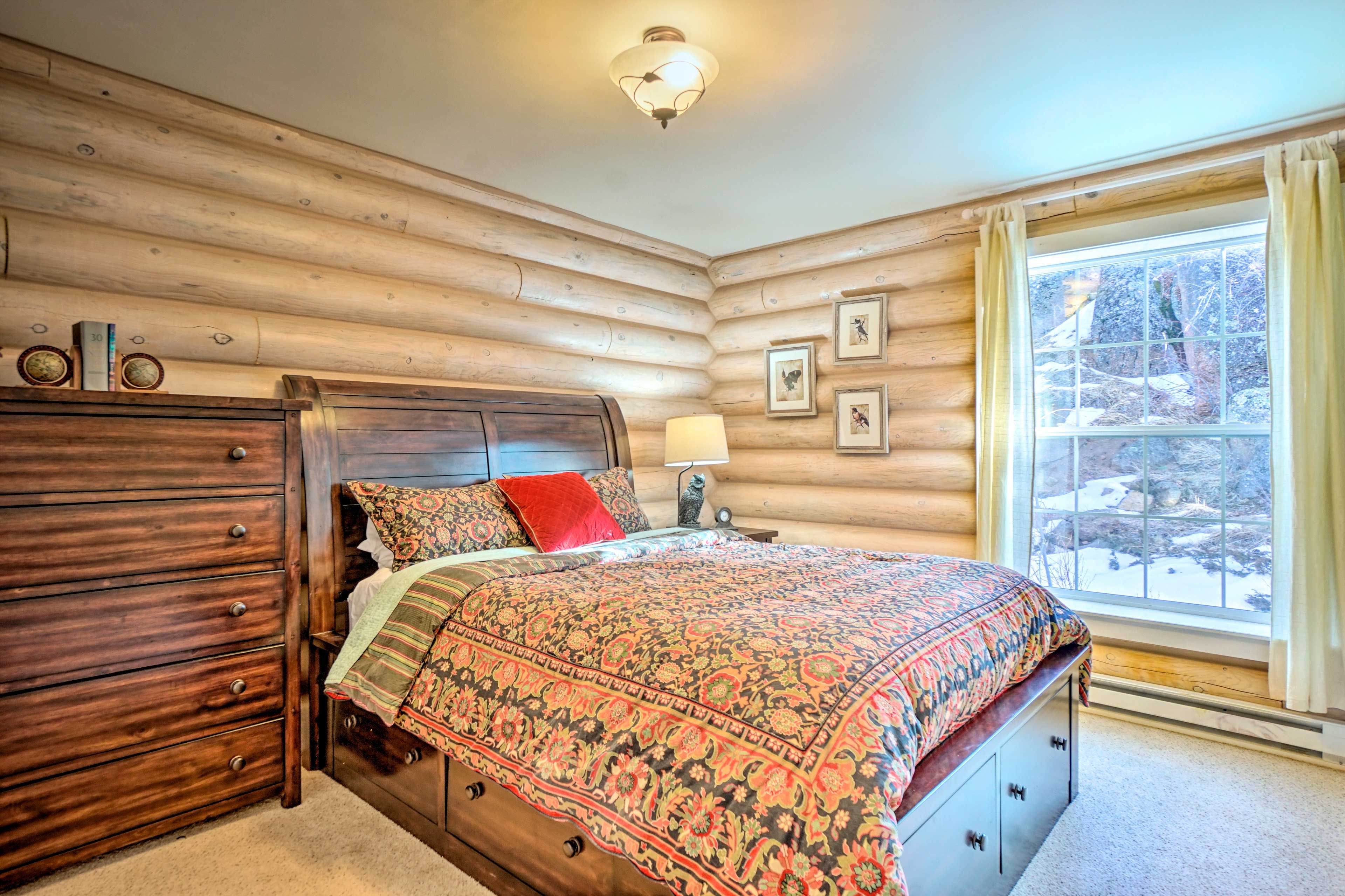 Bedroom 2 | King Bed | 1st Floor