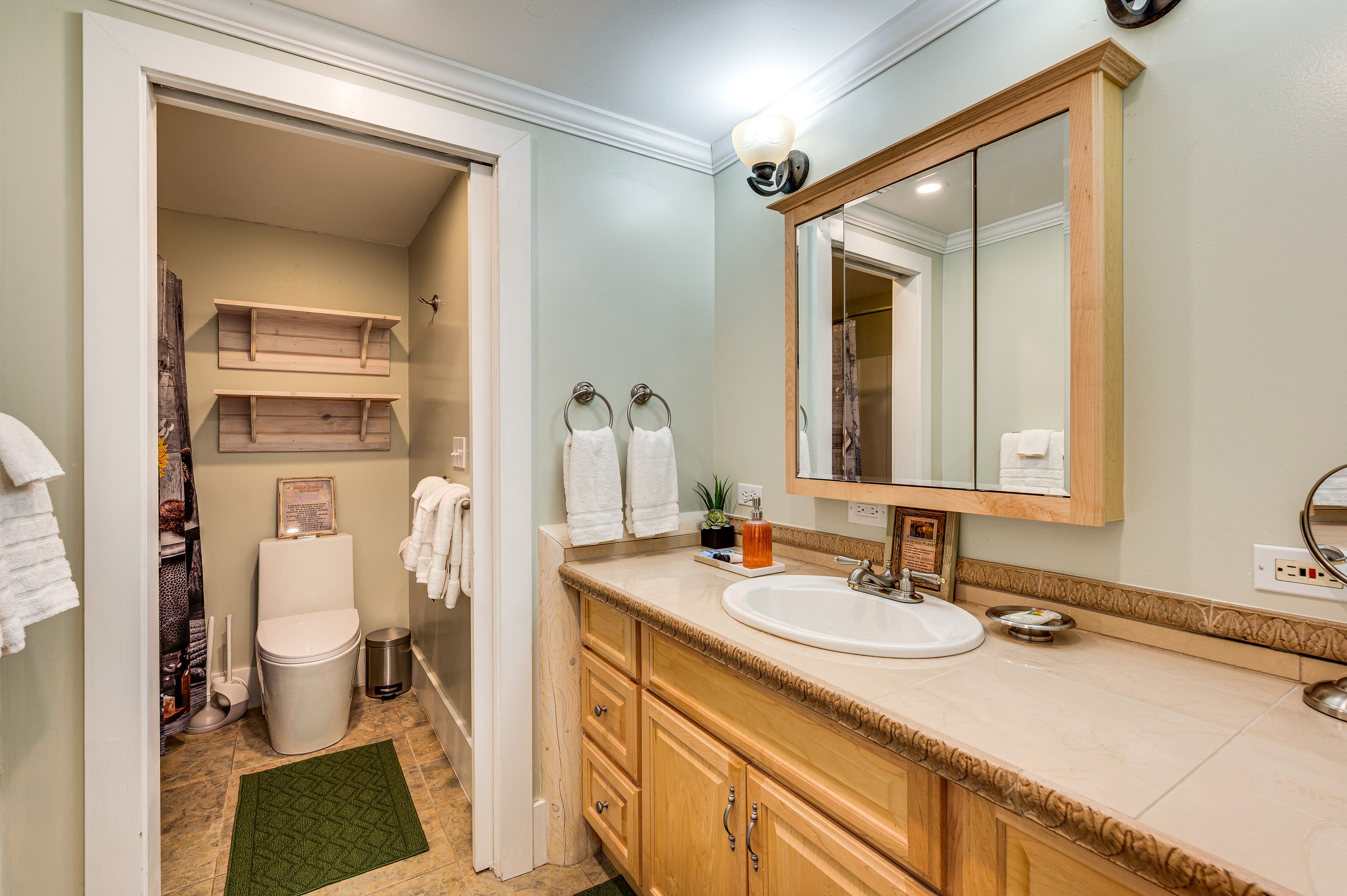 Full Bathroom | Washer/Dryer