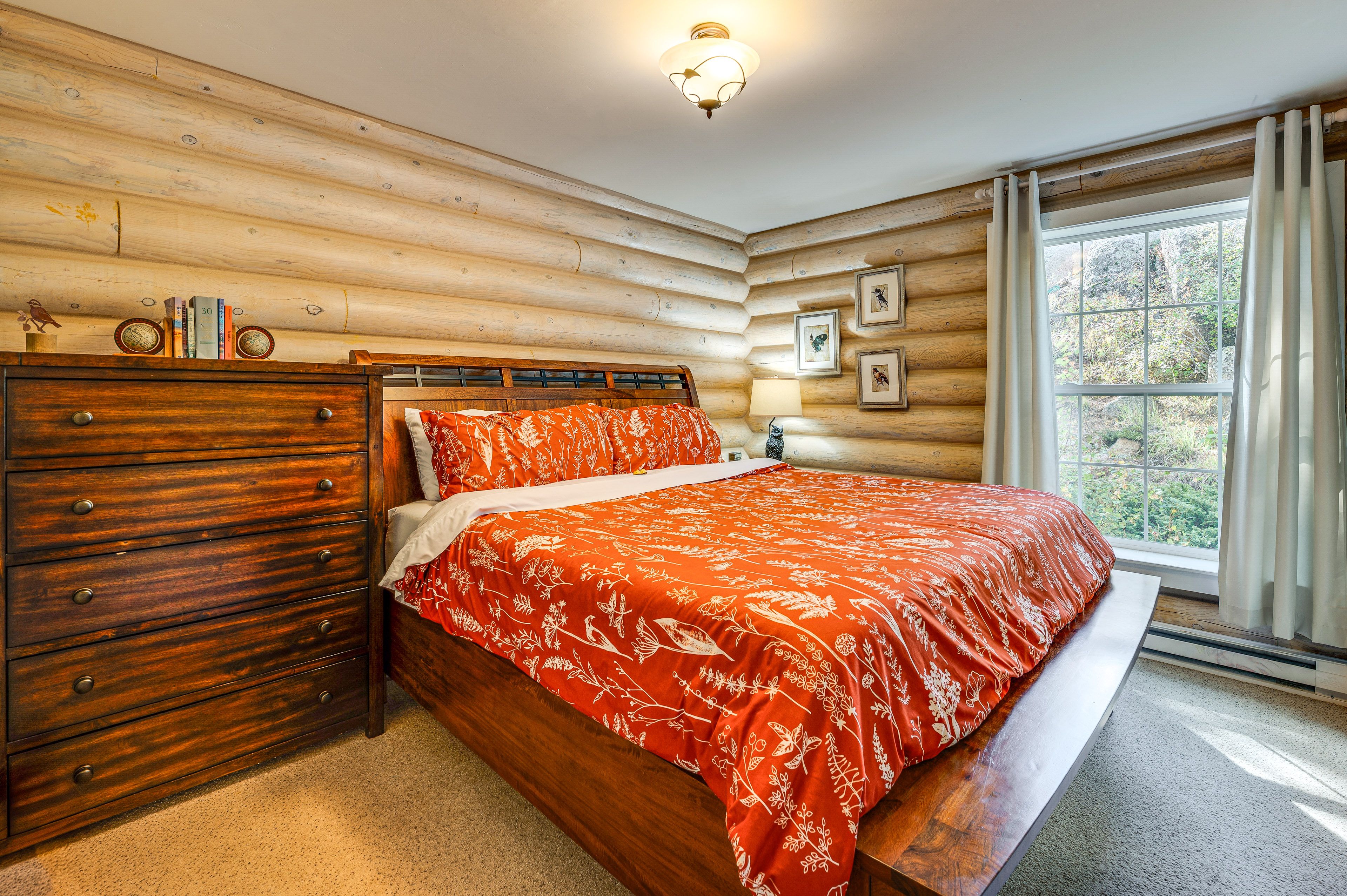 Bedroom 1 | King Bed | Linens Provided | 1st Floor