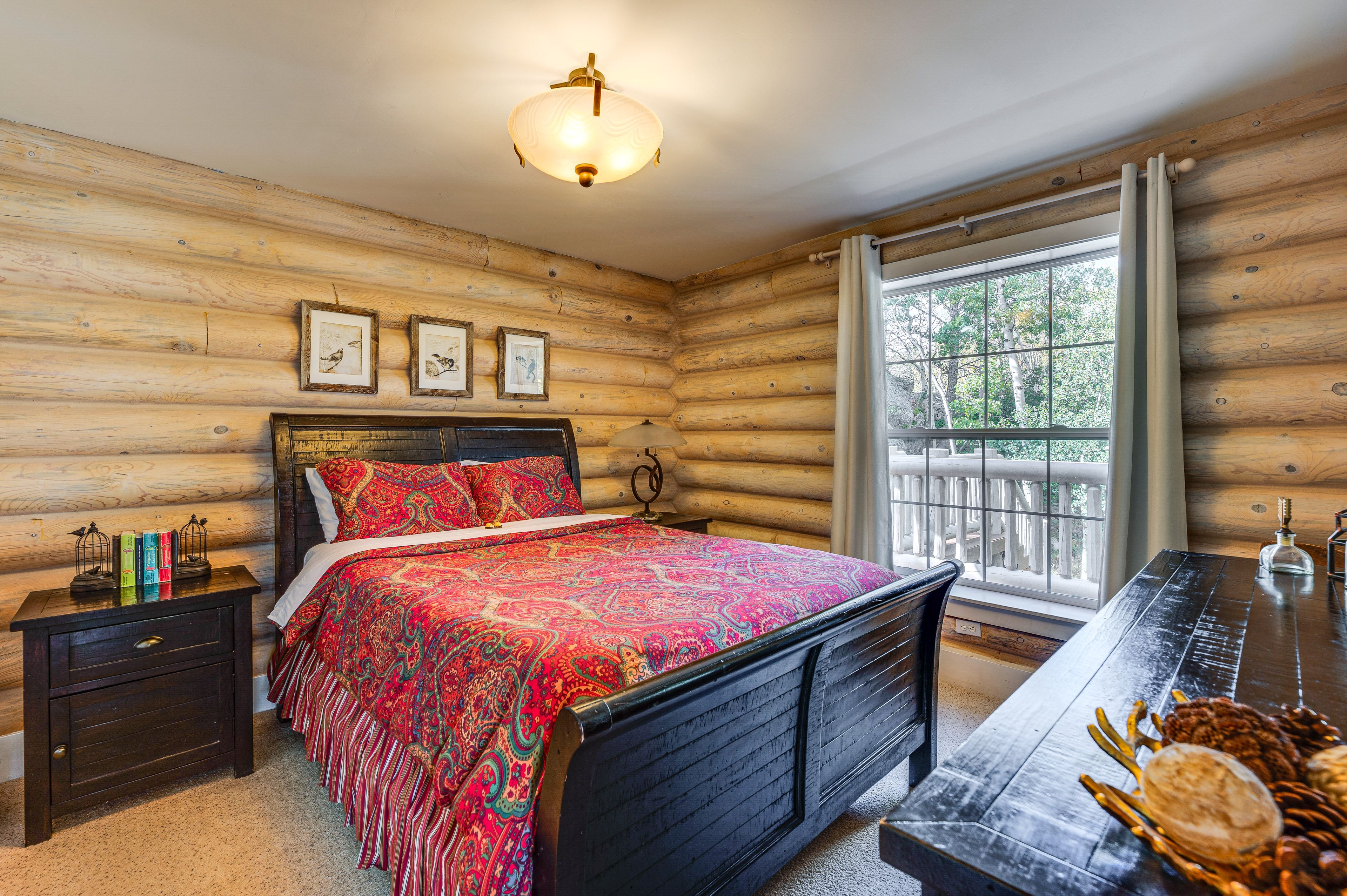 Bedroom 2 | King Bed | 1st Floor