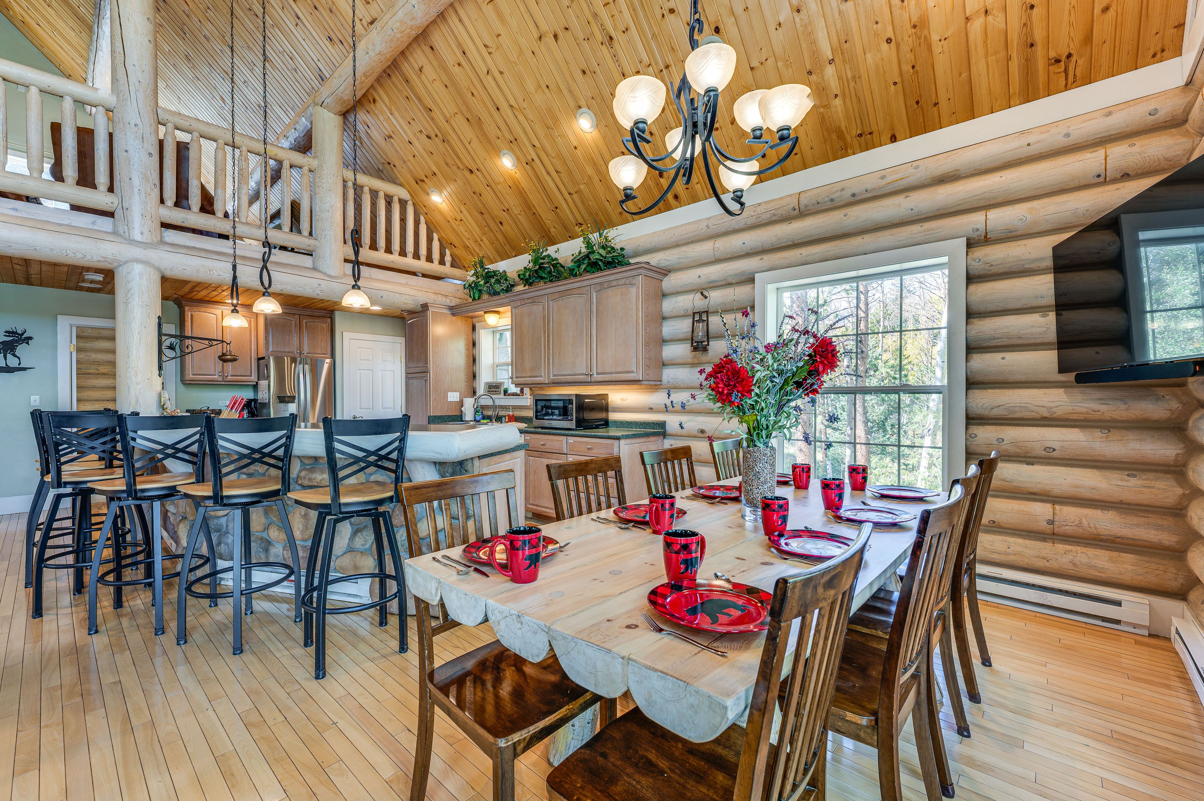 Dining Area & Kitchen
