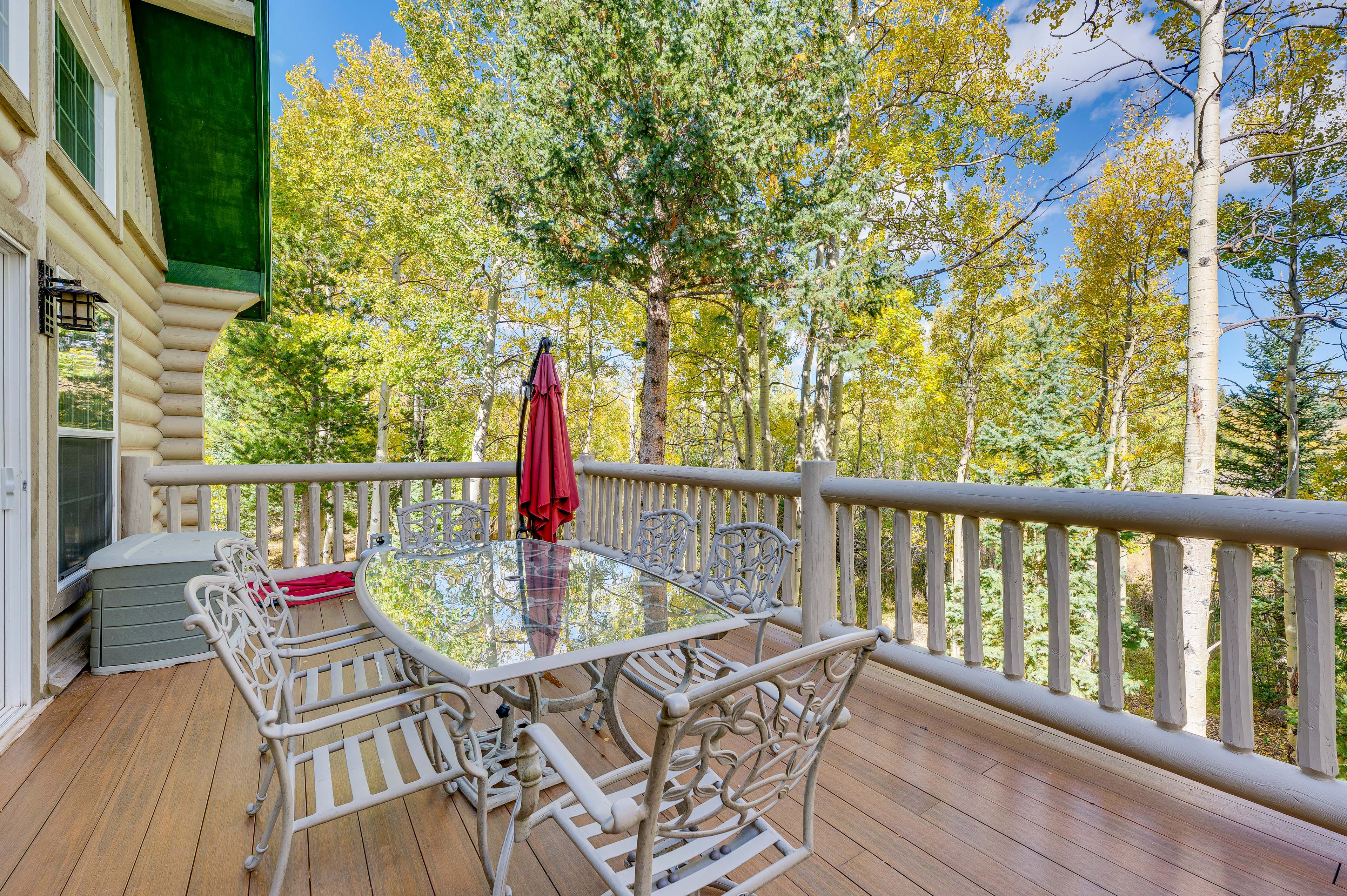 Deck | Outdoor Dining | Views