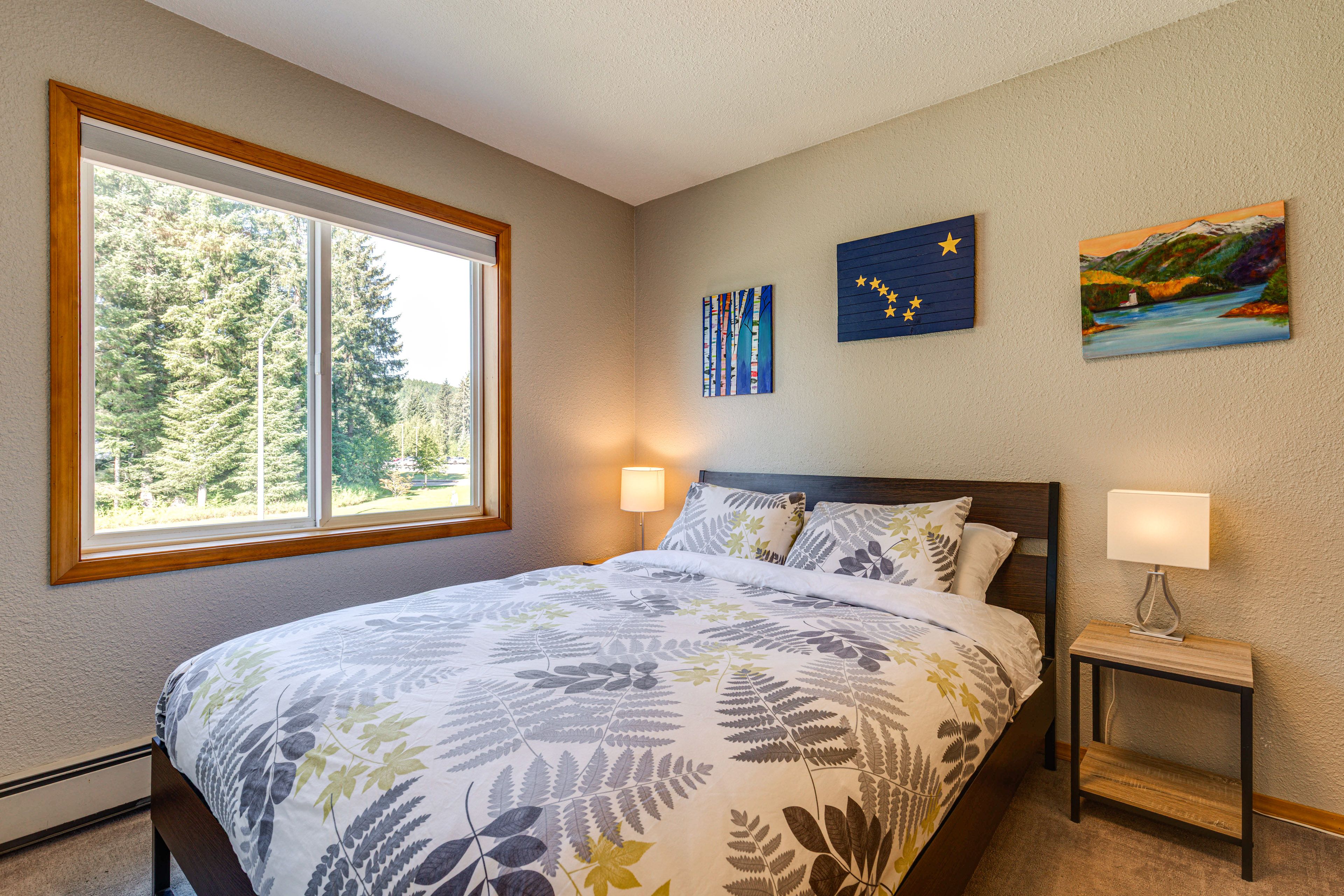 Bedroom 1 | Queen Bed | Linens Provided