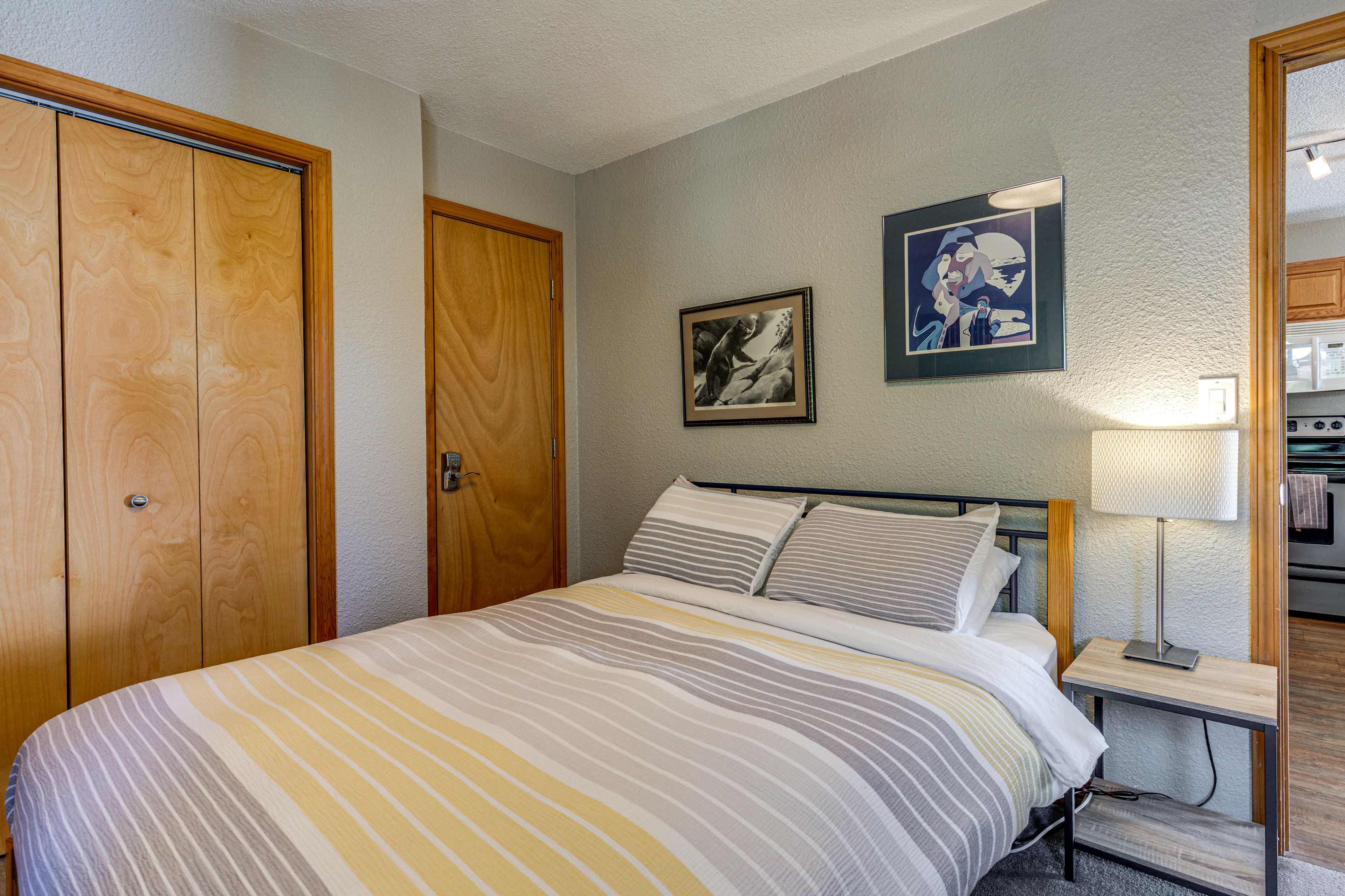 Bedroom 2 | Queen Bed