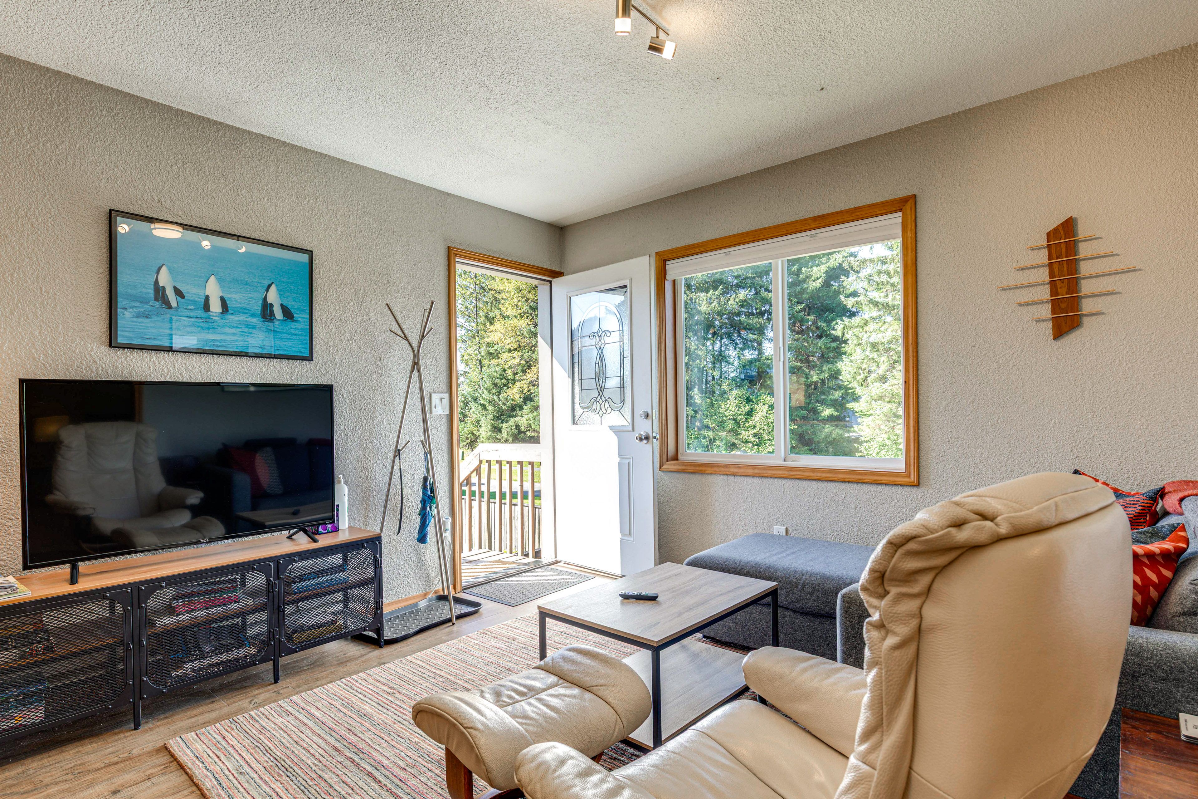 Interior | Open Floor Plan | Free WiFi