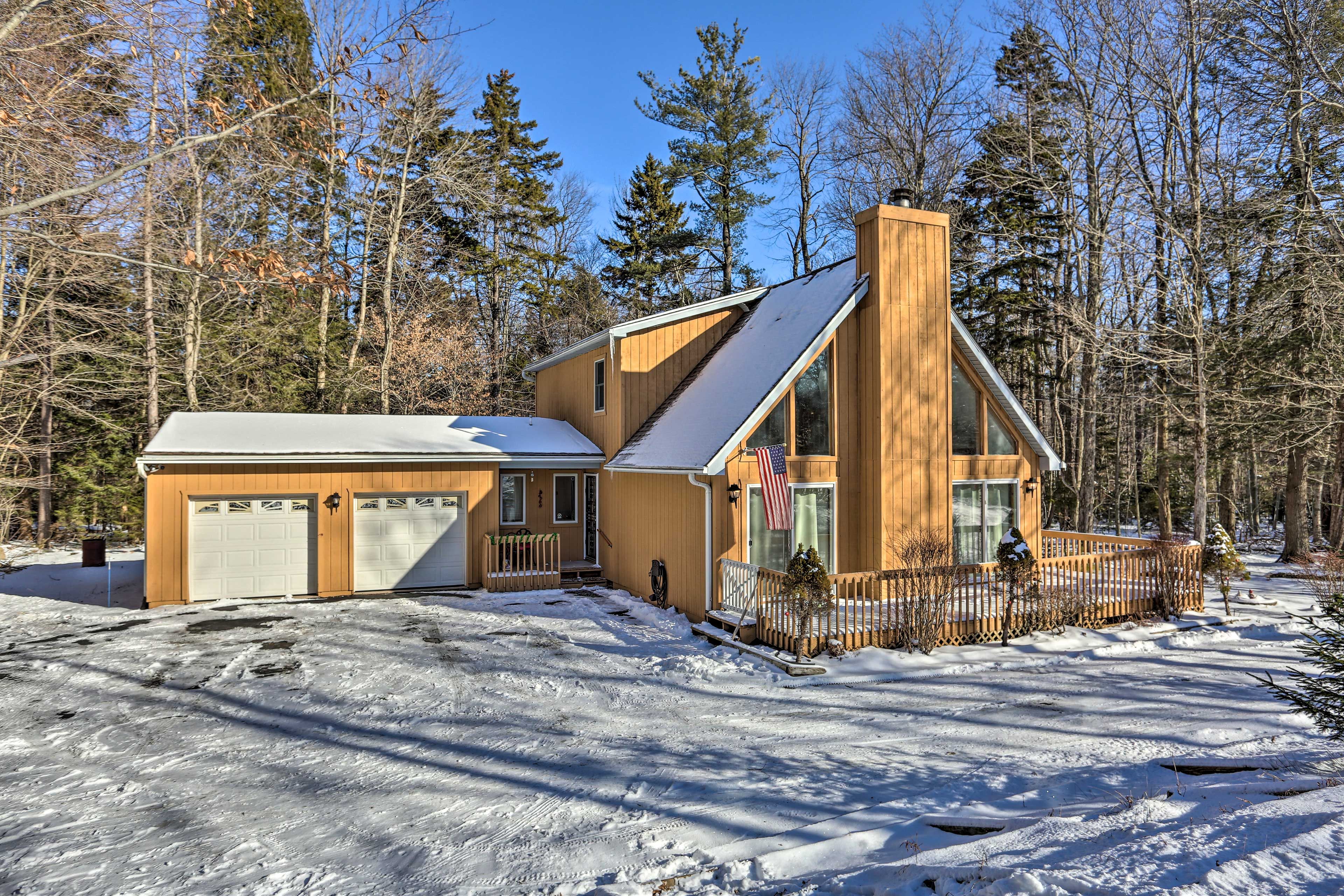 Outdoor adventure awaits in Tobyhanna State Park & Camelback Mountain Resort!