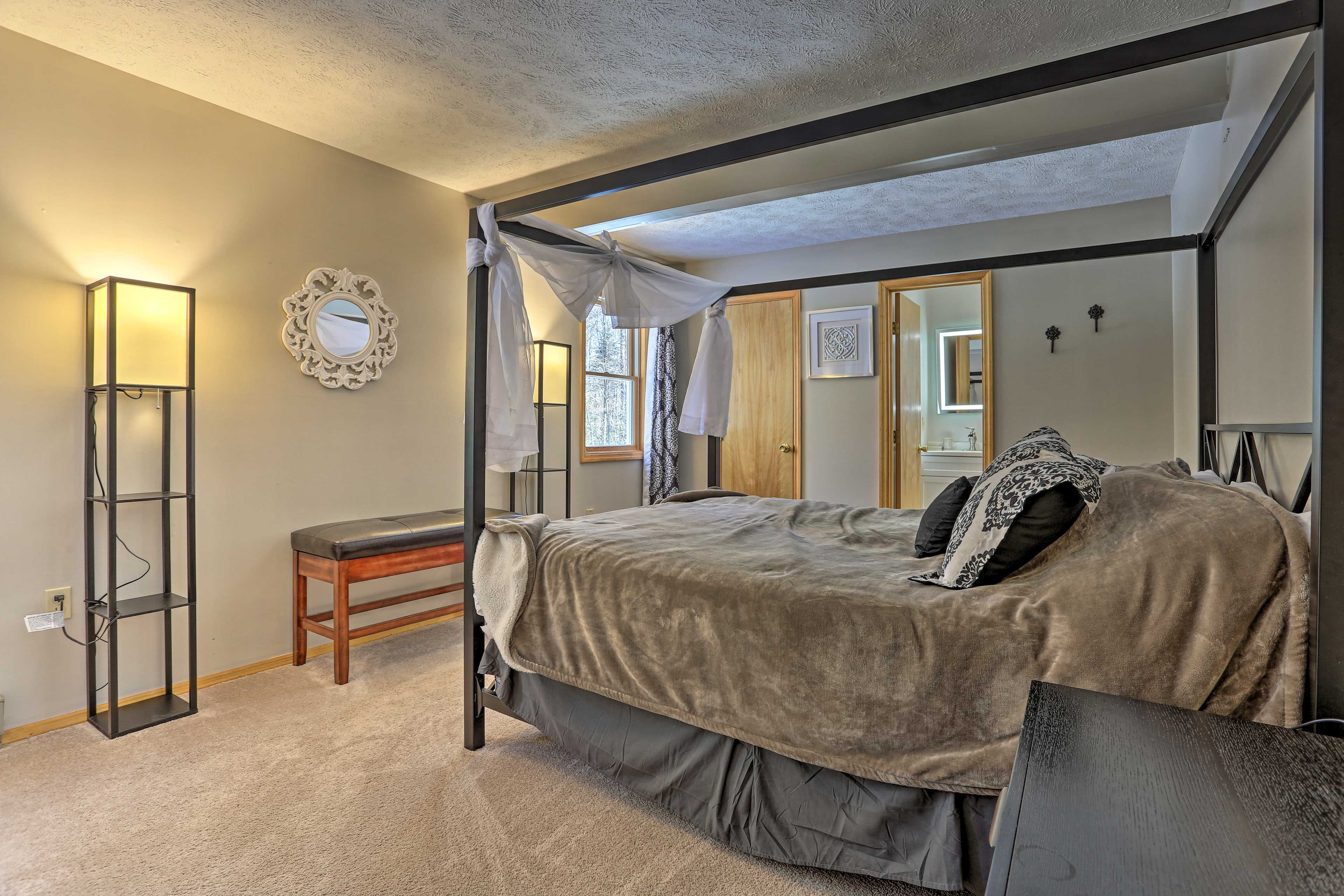 The en-suite bathroom adds extra convenience to your stay.