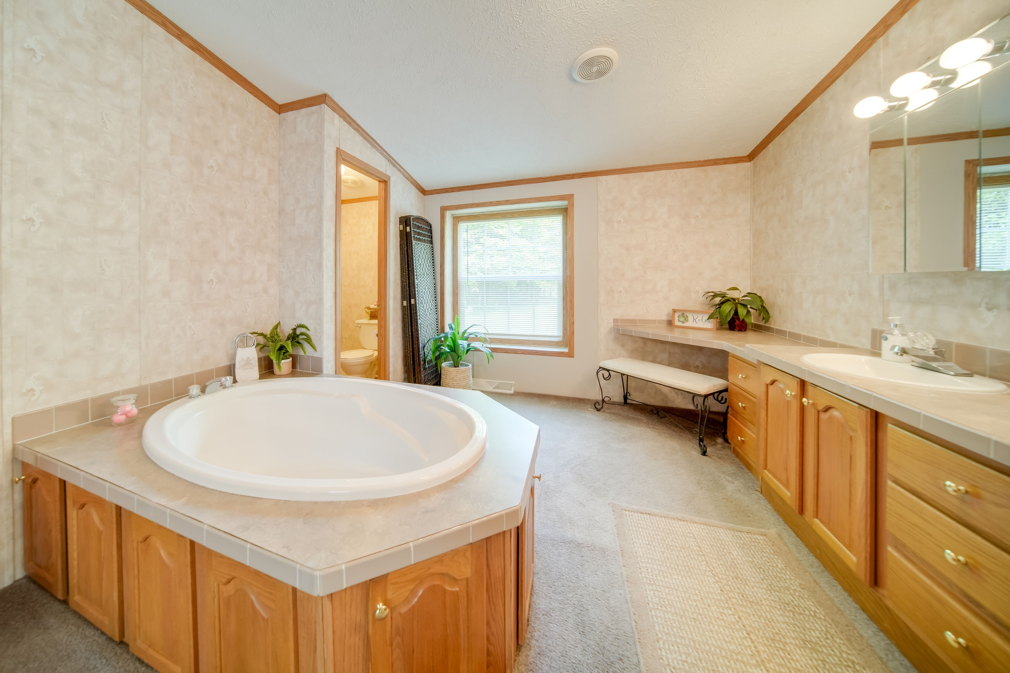 En-Suite Bathroom | Towels Provided