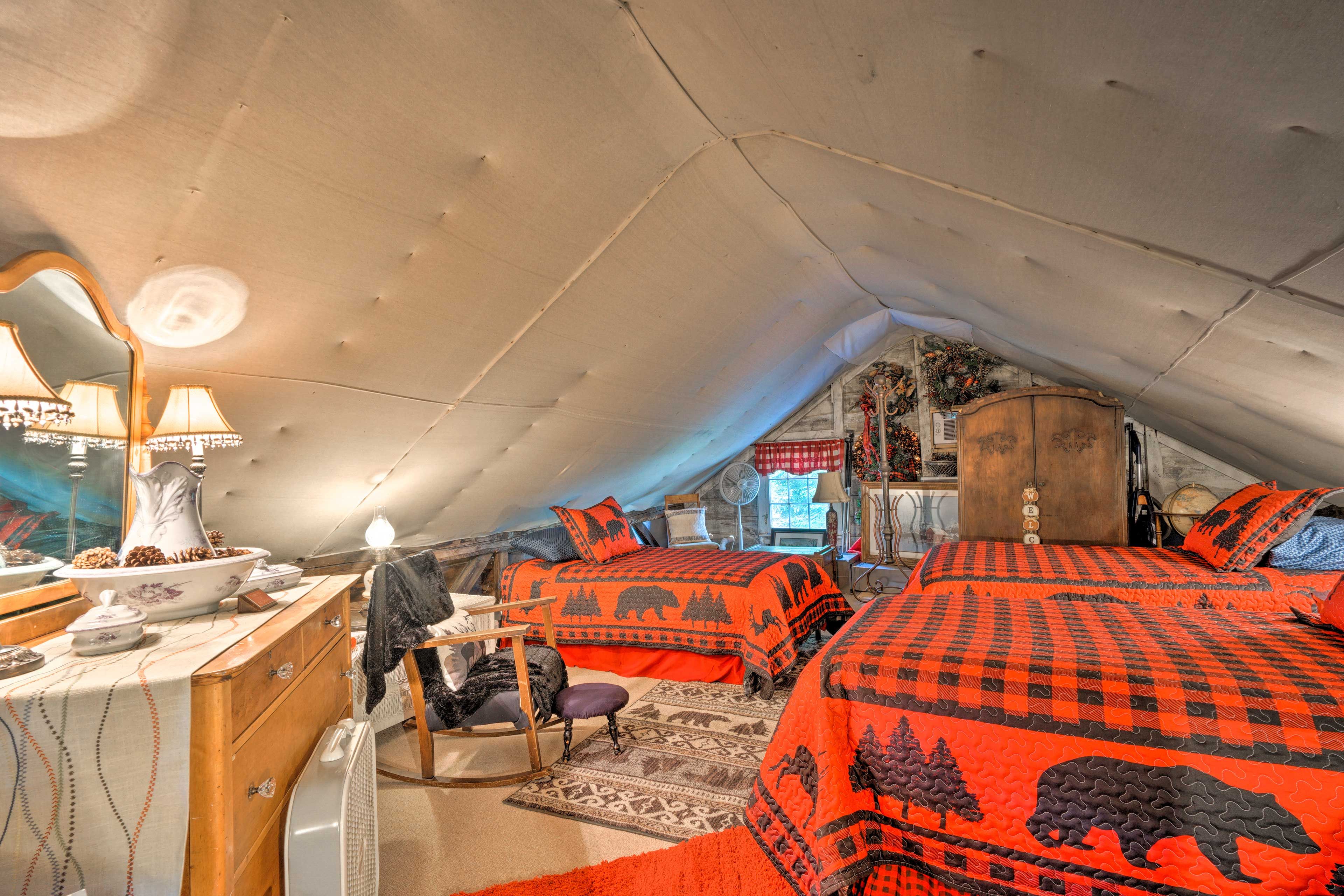 Loft | 3 Twin Beds