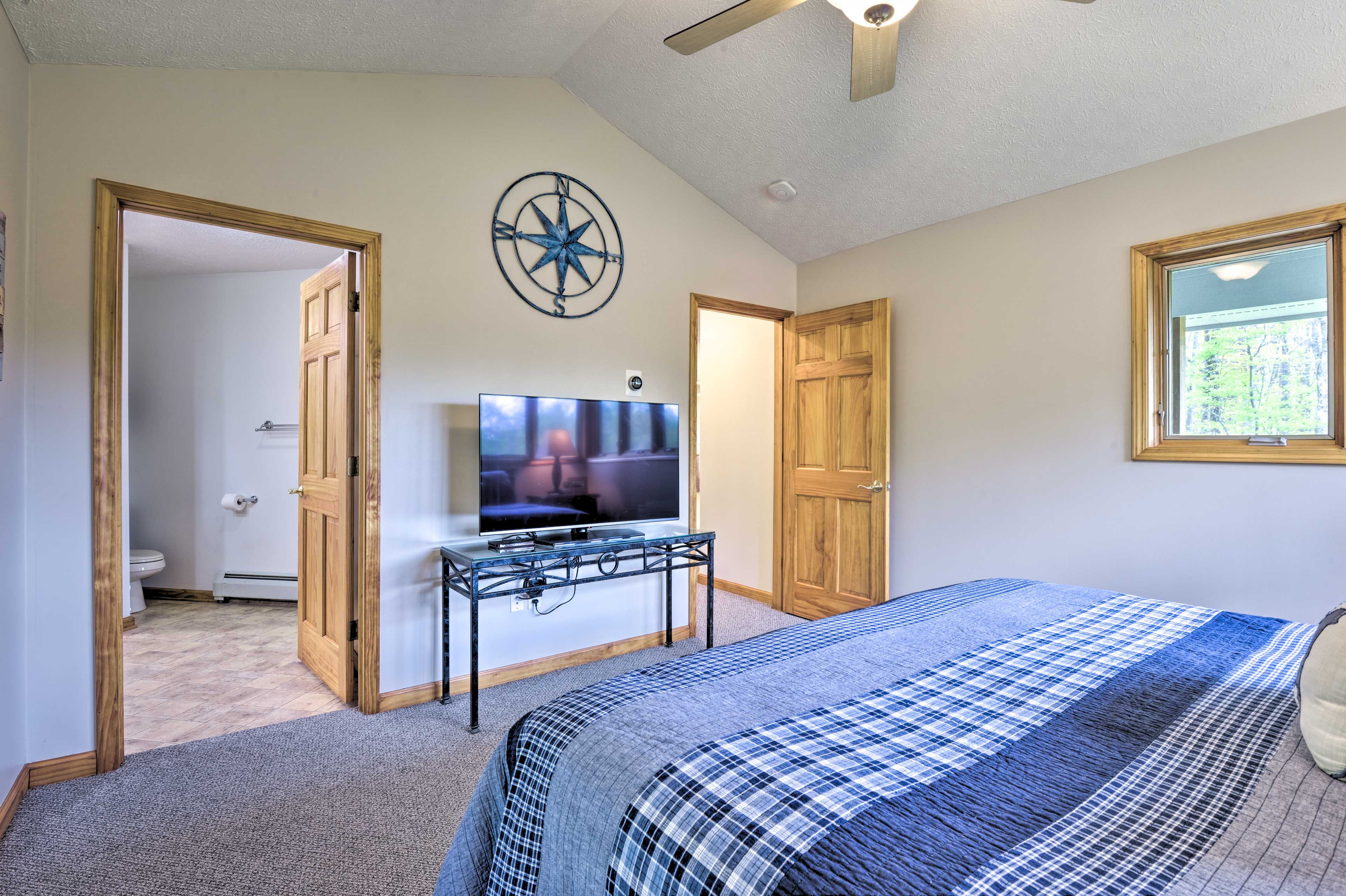 Bedroom 1 | Smart TV