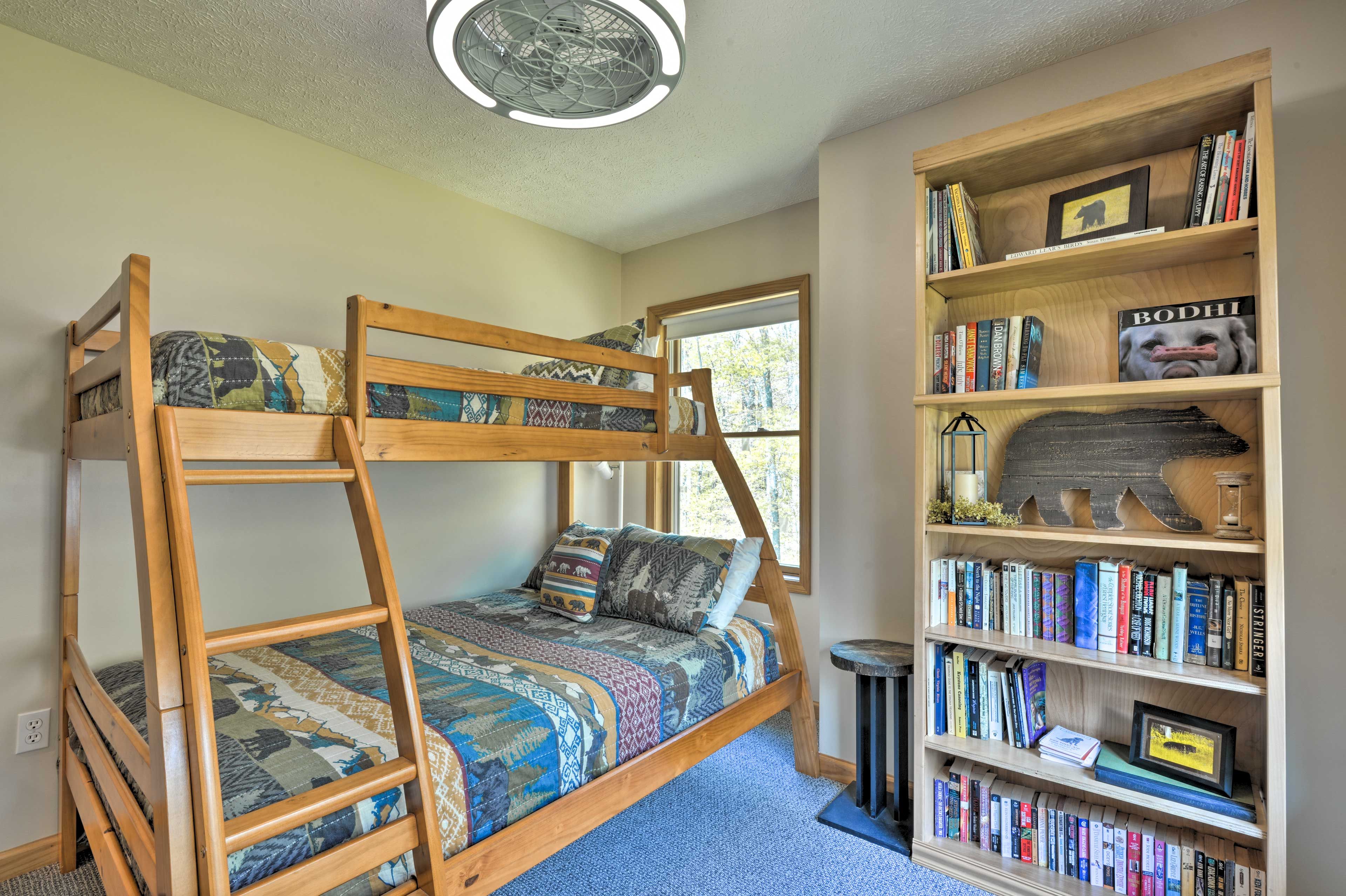 Bedroom 3 | Twin/Full Bunk Bed