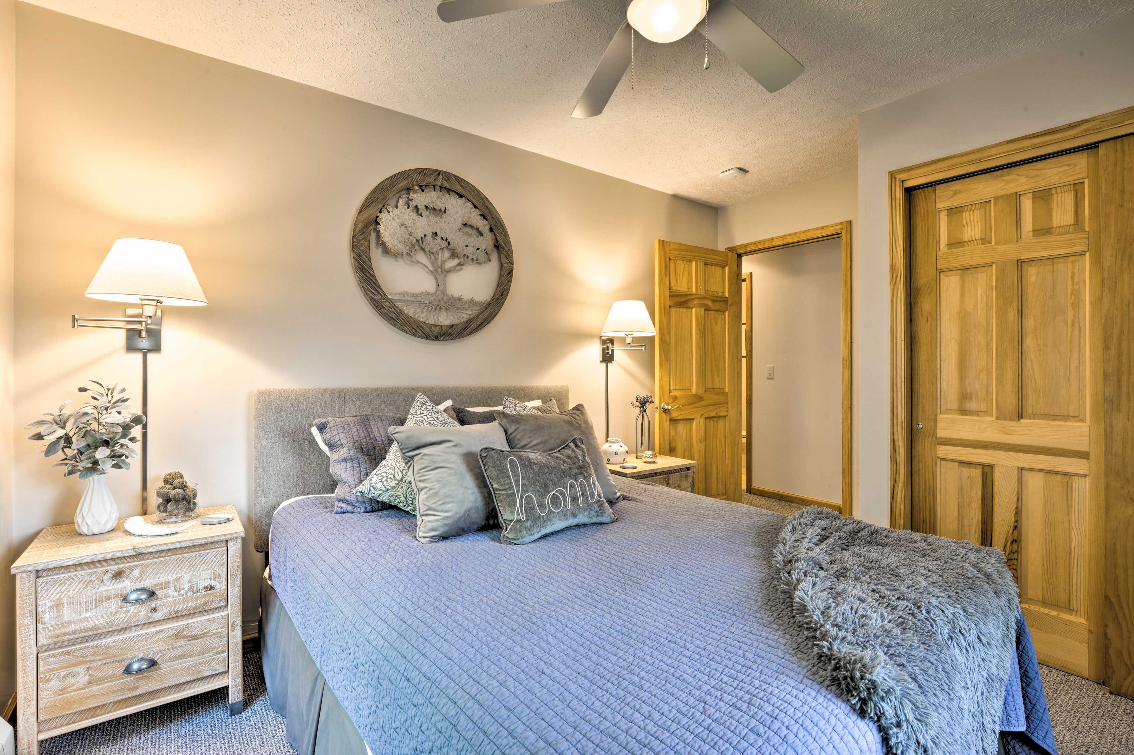 Bedroom 2 | Queen Bed