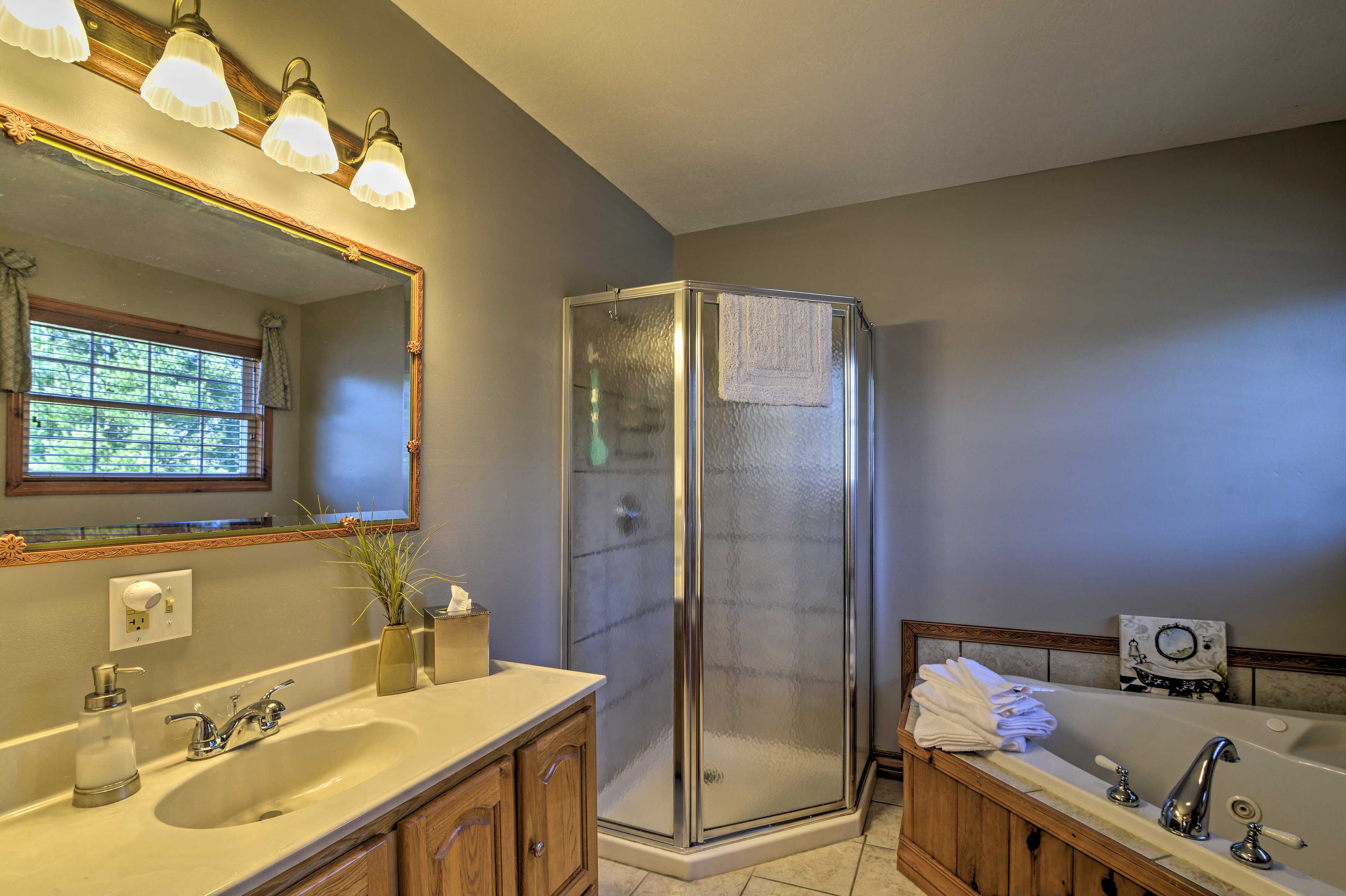 En-Suite Bathroom | Towels Provided | 1st Floor