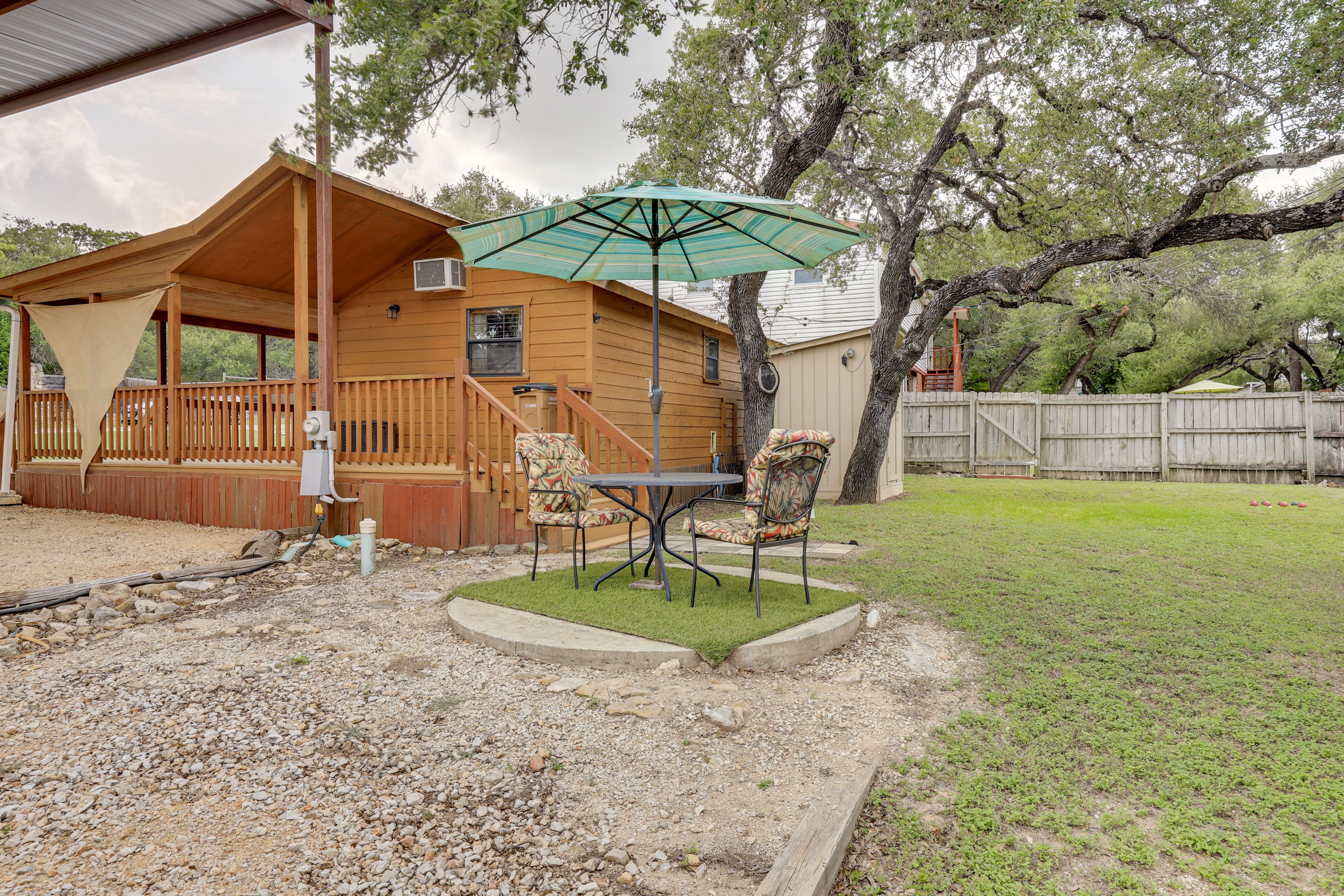 Shared Backyard | Games | Fire Pit | Gas/Charcoal Grill