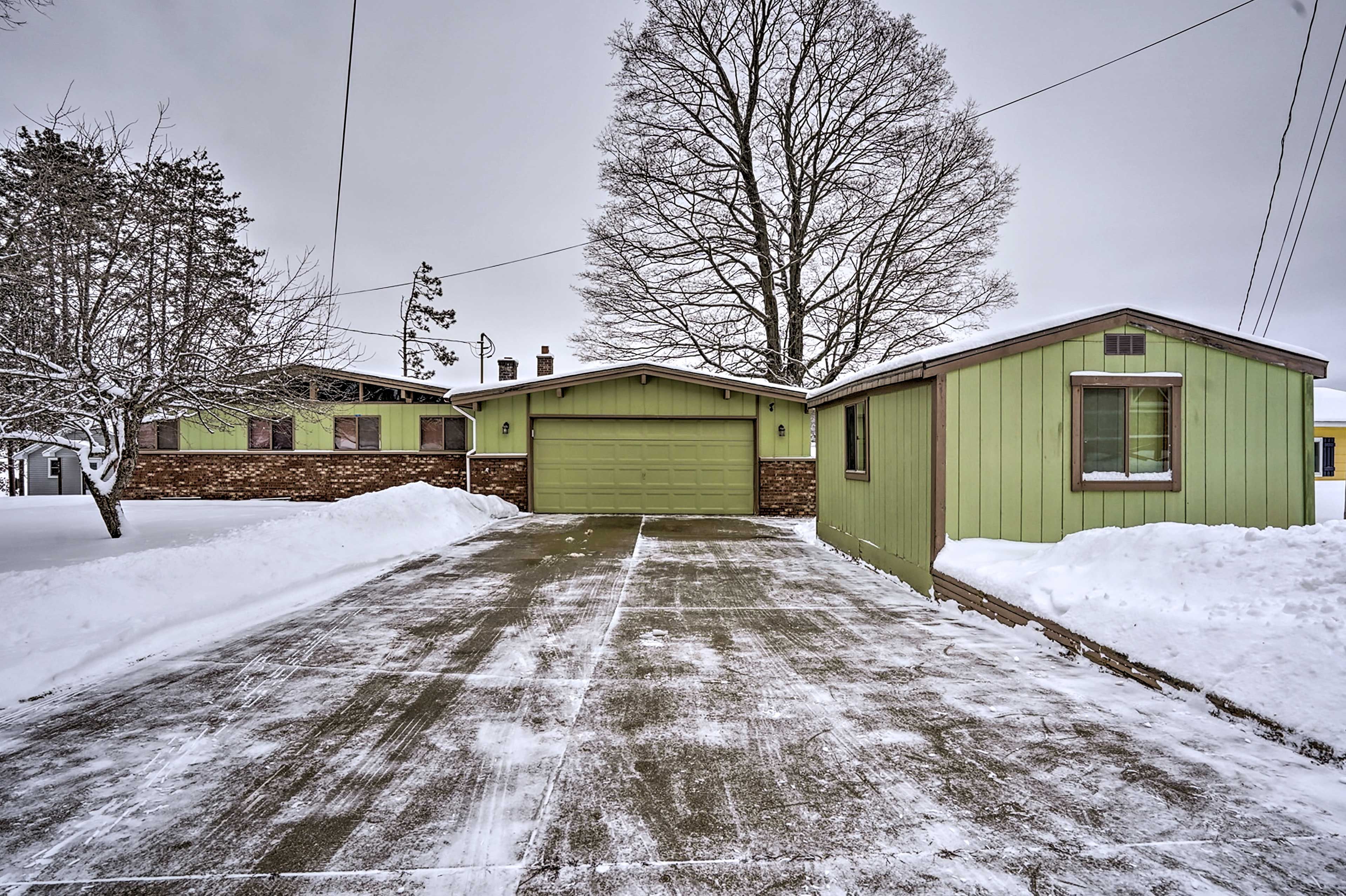 Parking | Garage (2 Vehicles) | Driveway (4 Vehicles)