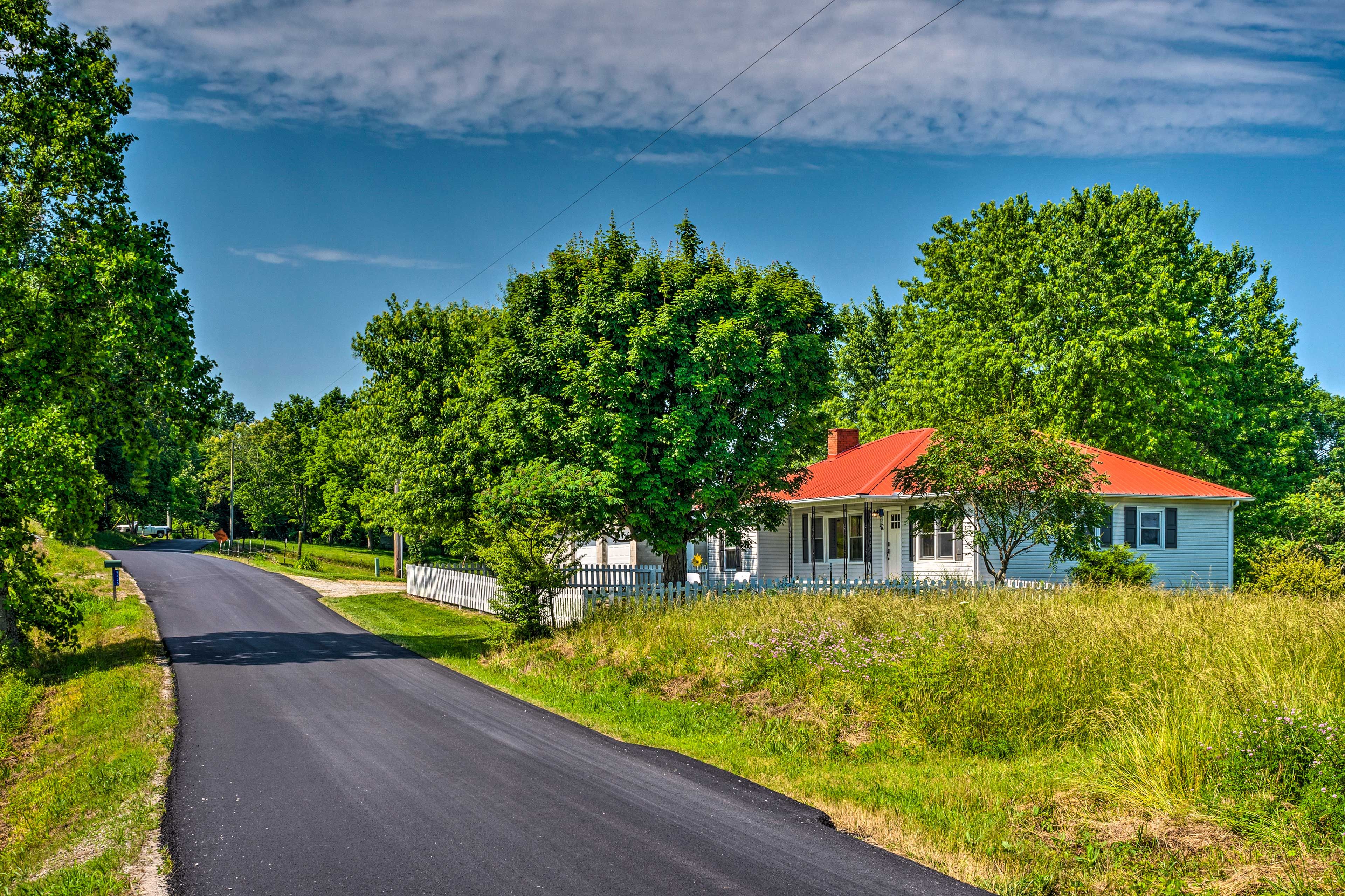 Exterior | Parking | Driveway (5 Vehicles) | RV/Boat Trailer Parking Allowed
