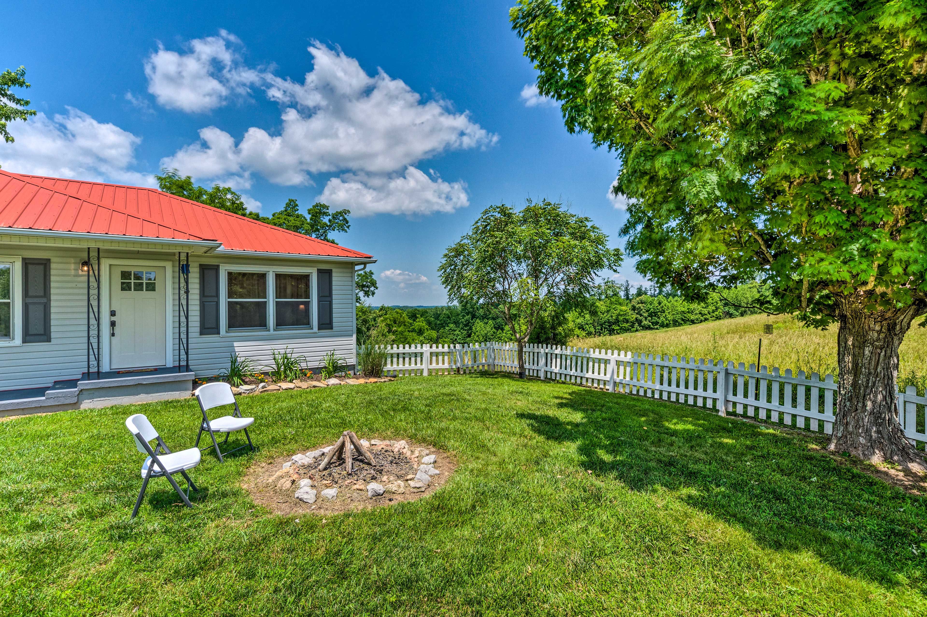 Private Yard | Fire Pit