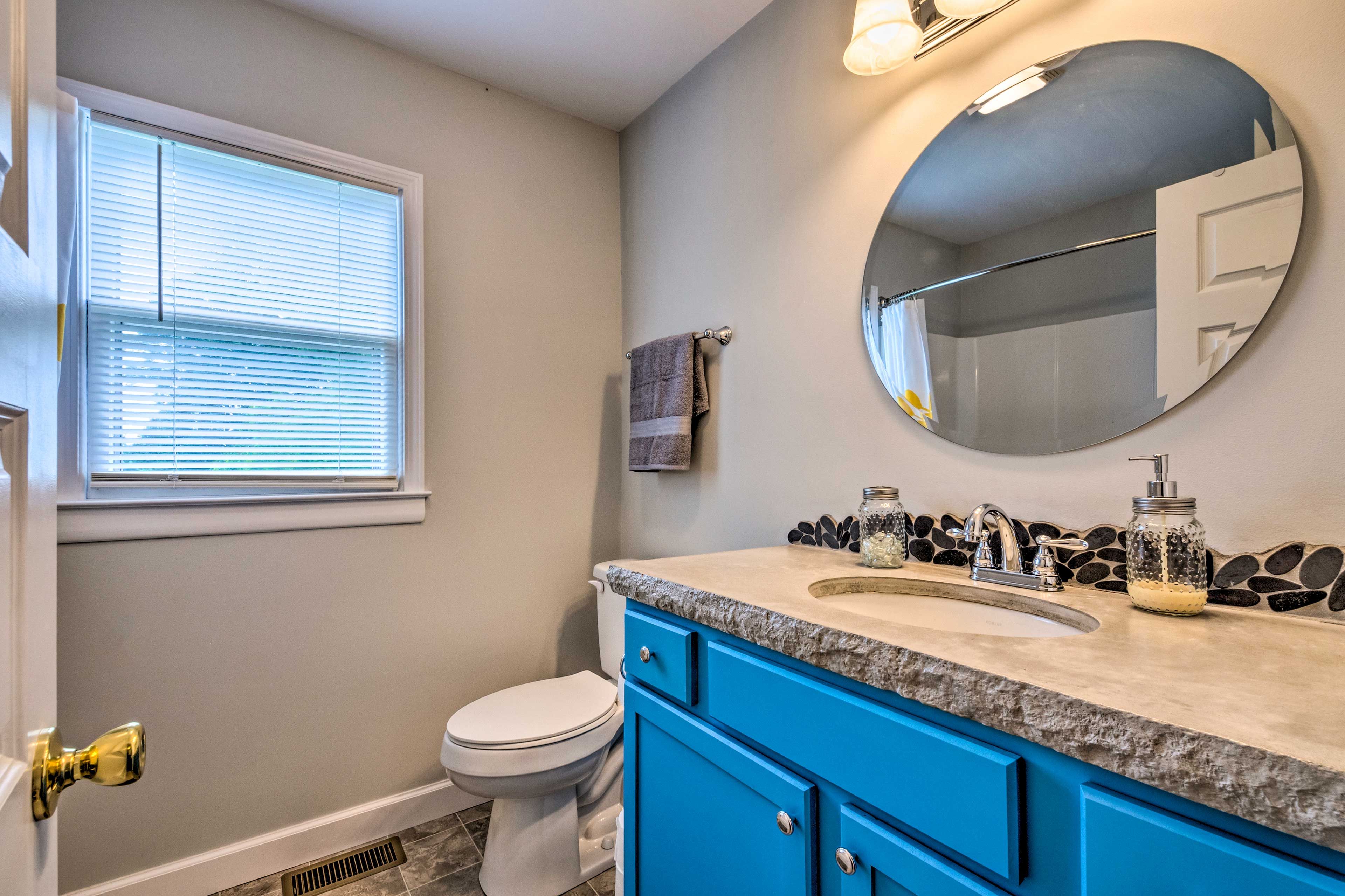 Full Bathroom | Towels & Linens Provided