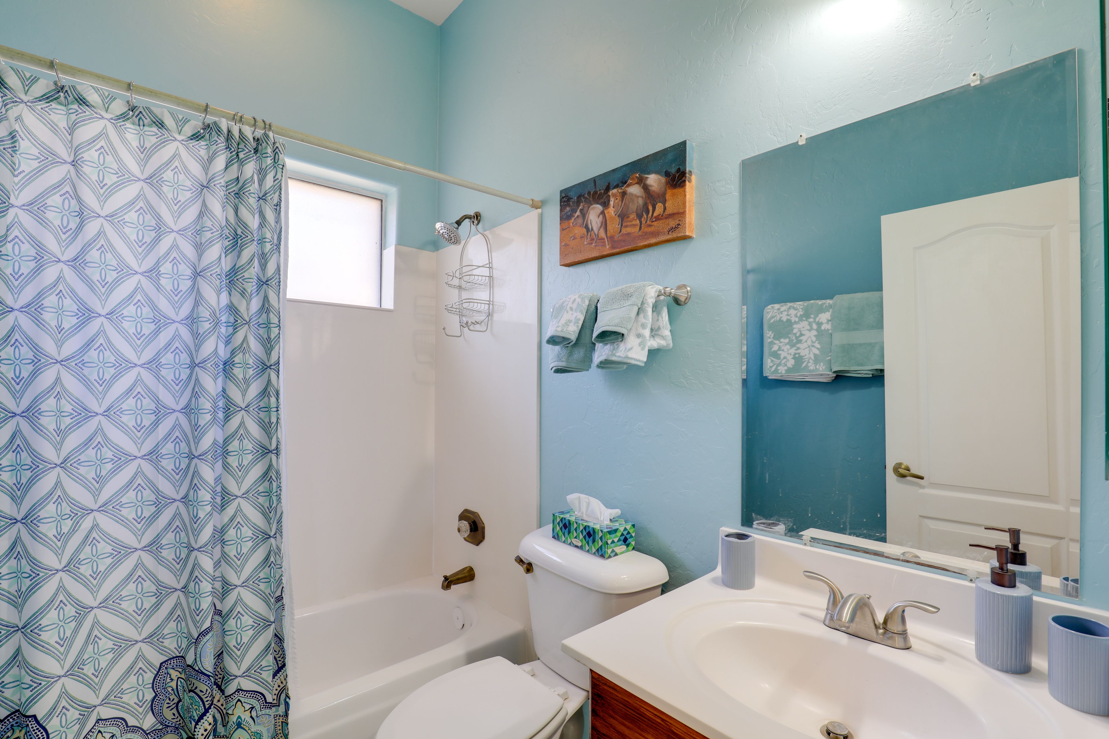 Full Bathroom | Complimentary Toiletries | Hair Dryer