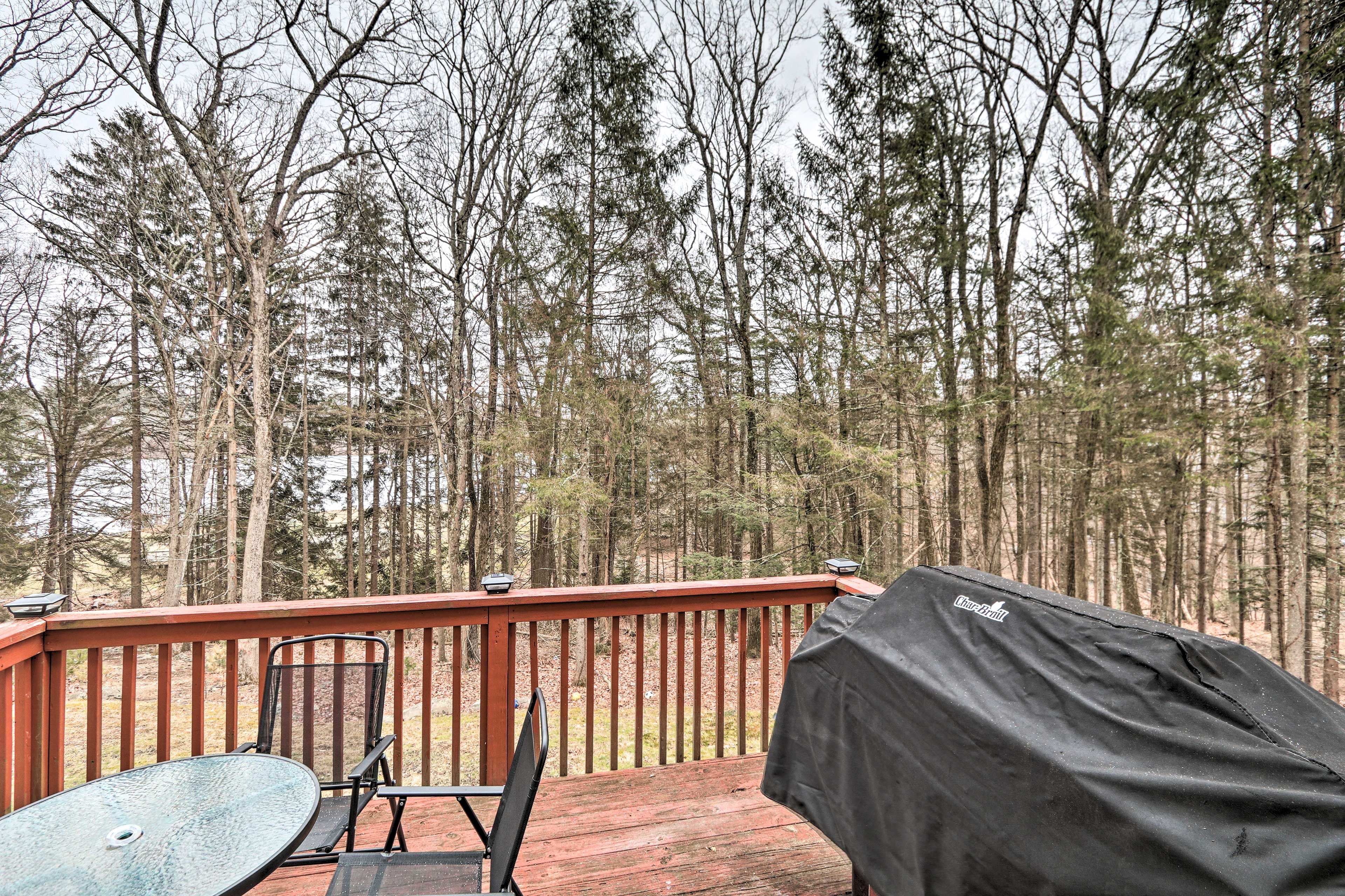 This rental is located right off the lake!