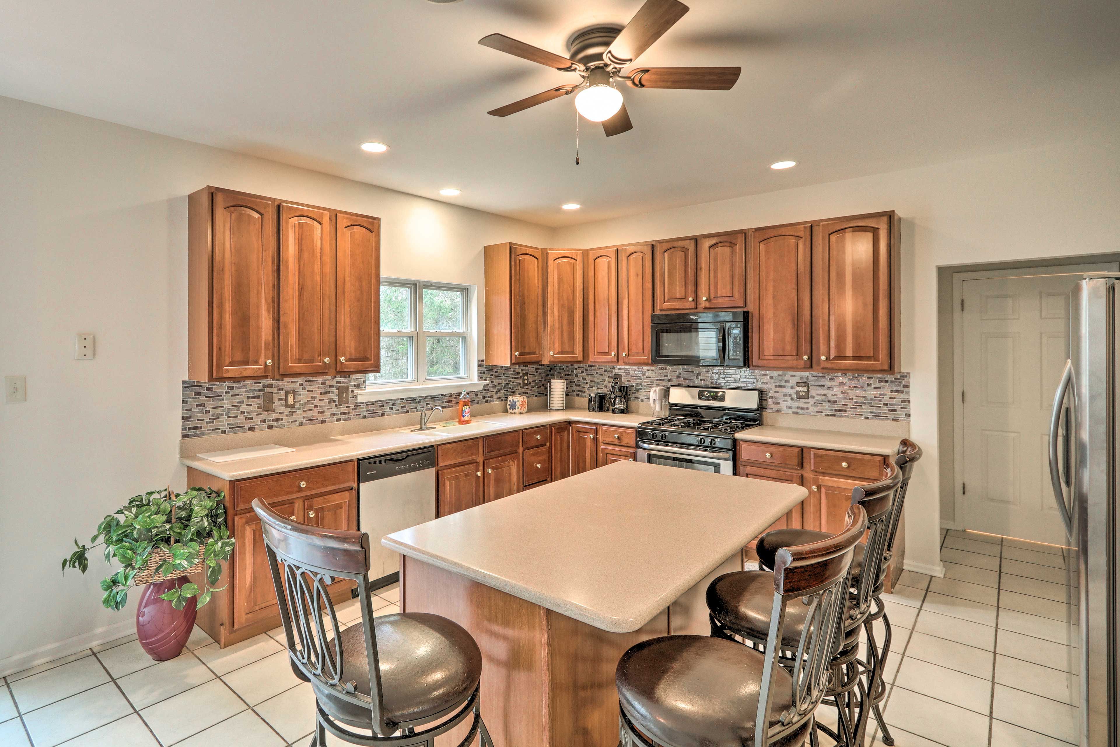 The kitchen is fully equipped!