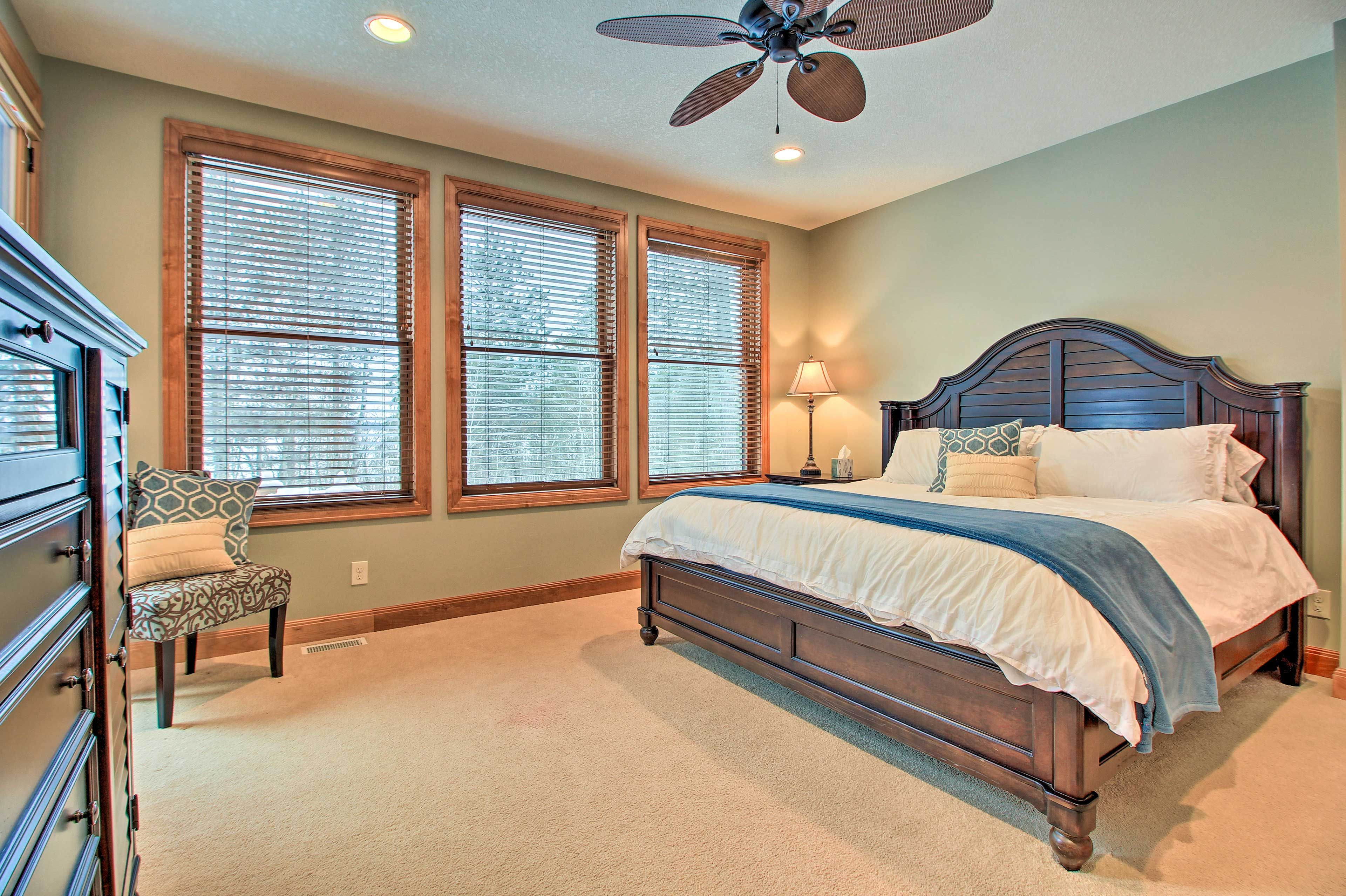 Bedroom 1 | King Bed