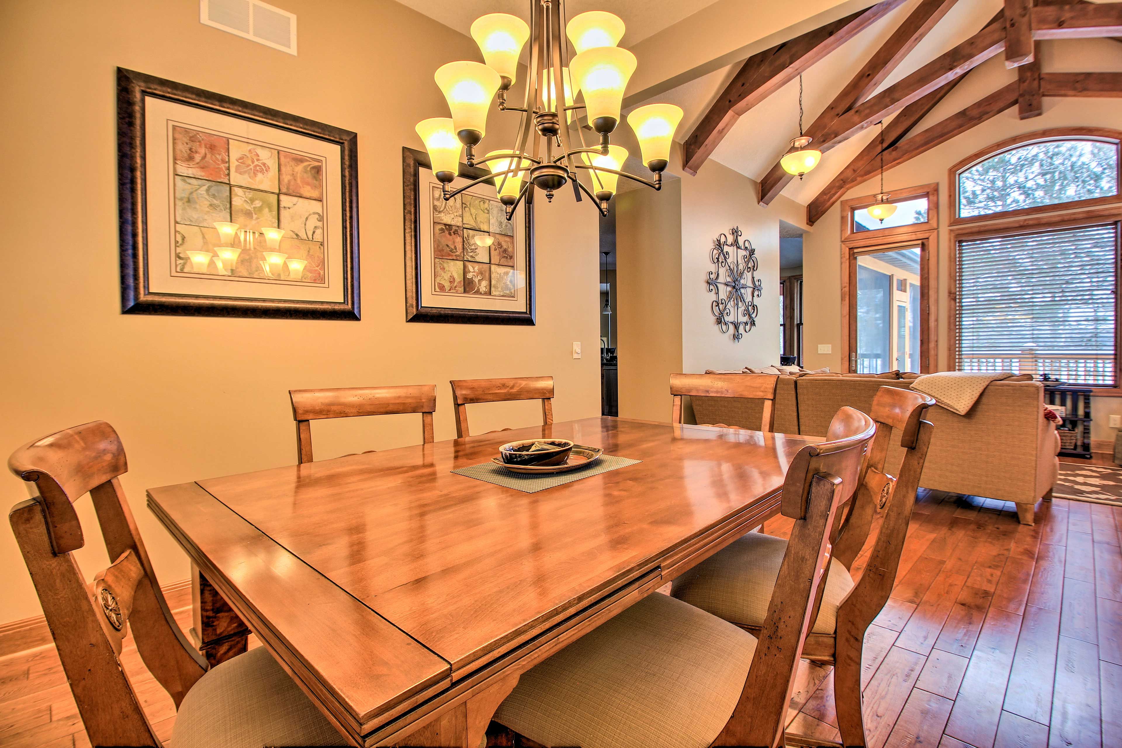 Dining Area | Dishes & Flatware Provided