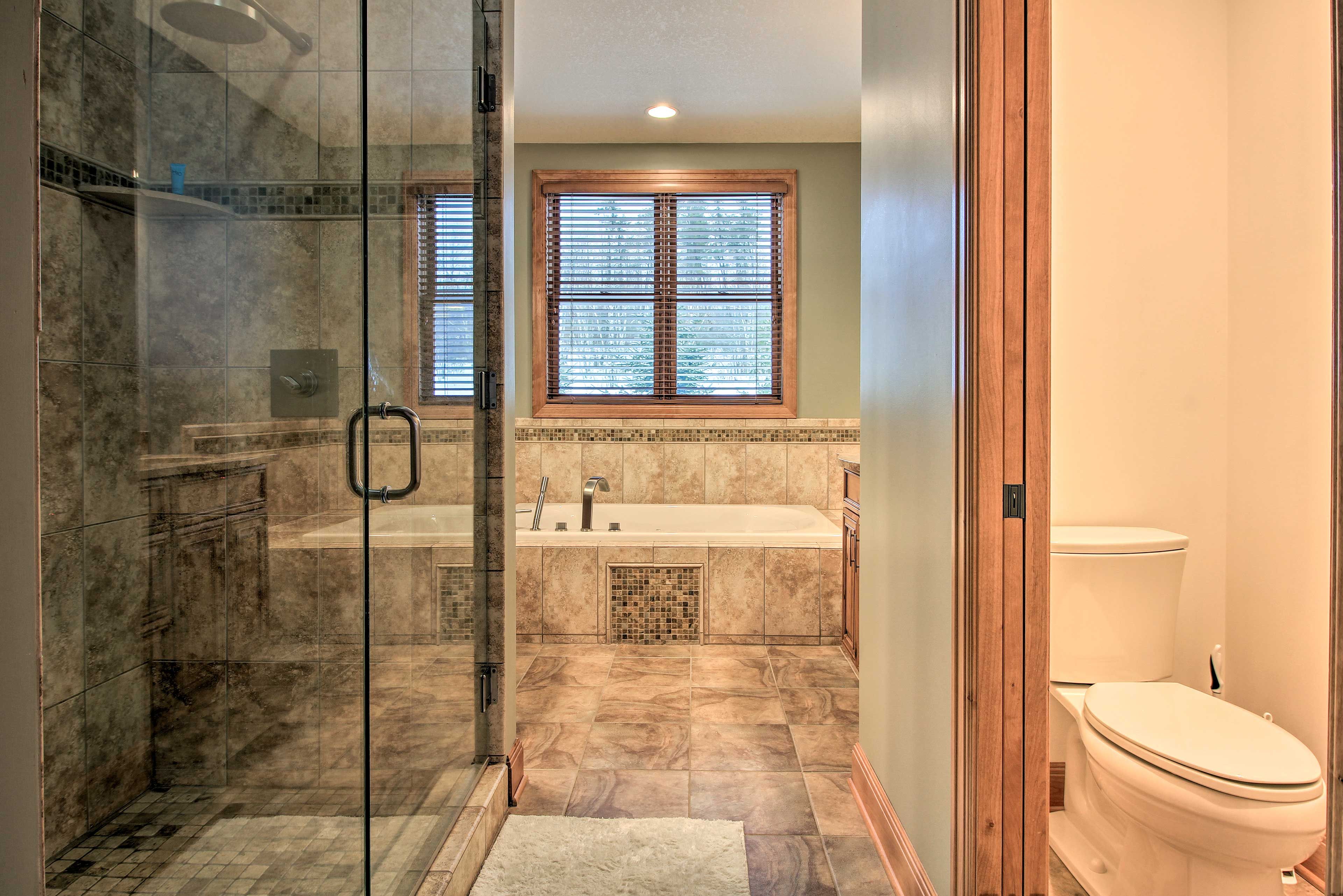 Full Bathroom | Soaking Tub | Shower