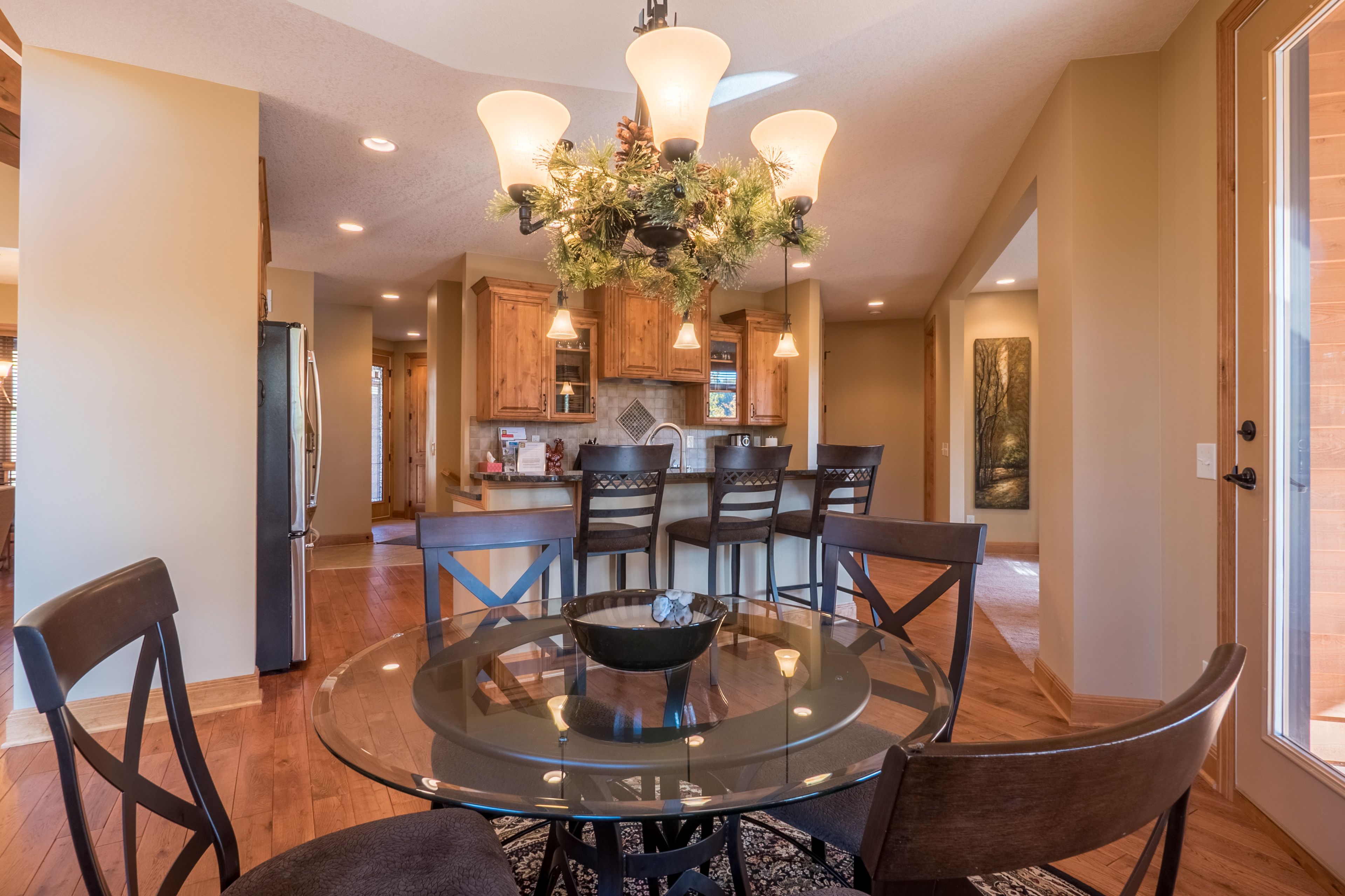Dining Area & Kitchen