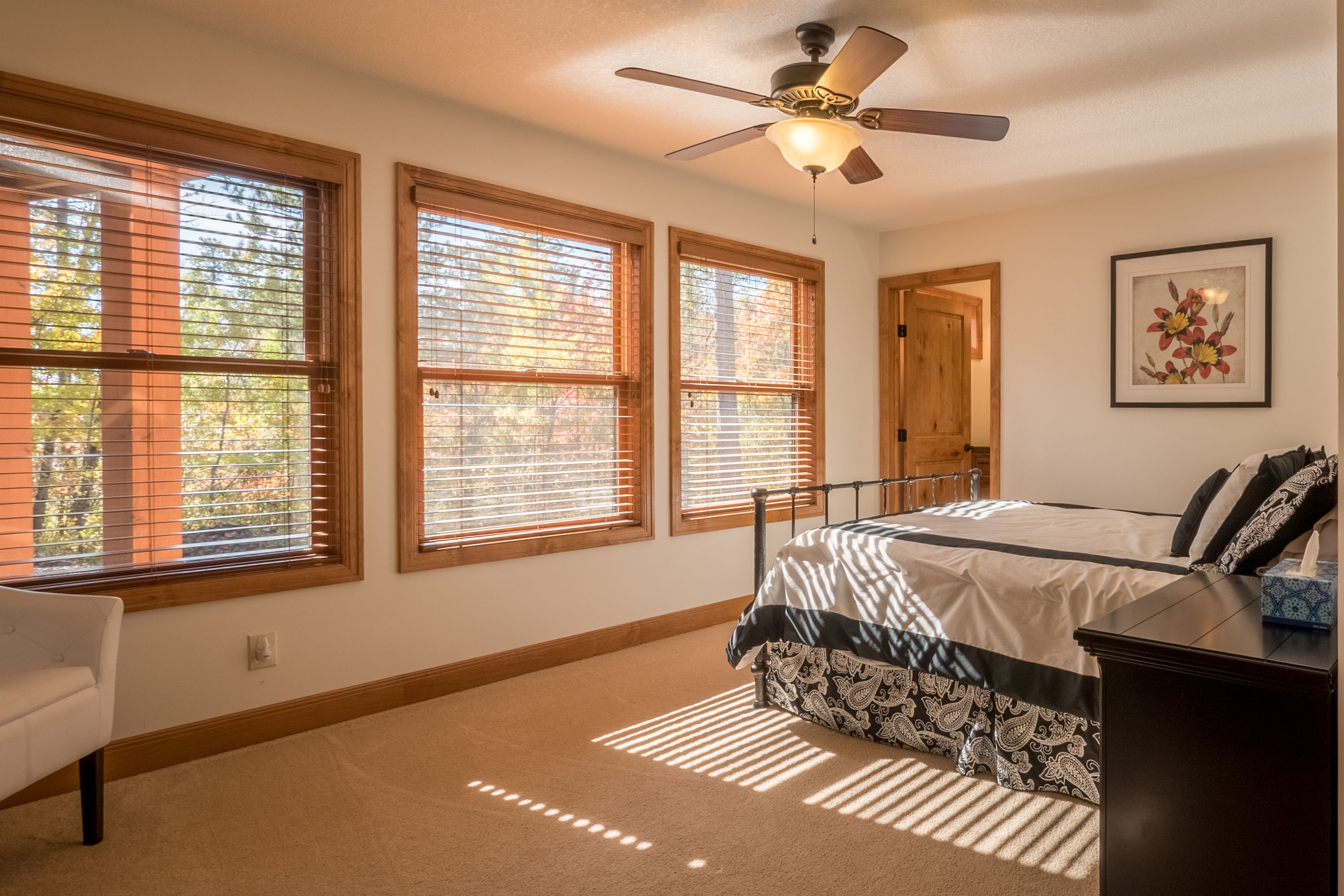 Bedroom 3 | Queen Bed