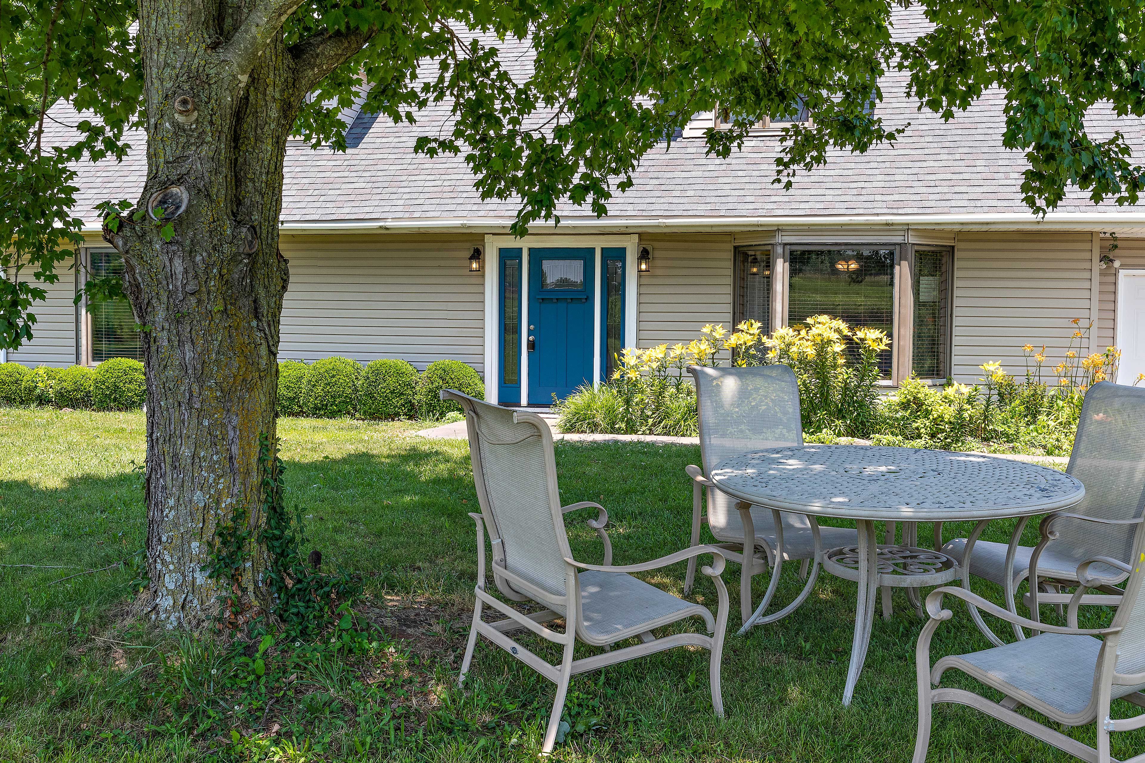 Exterior | Outdoor Dining | Private Yard