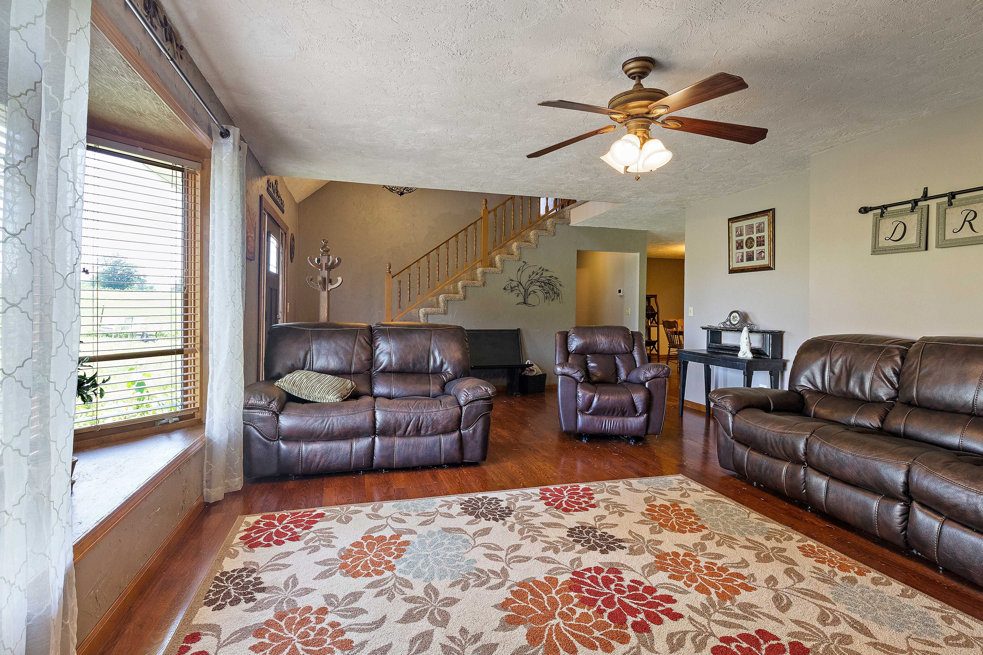 Living Room | Gas Fireplace | Free WiFi