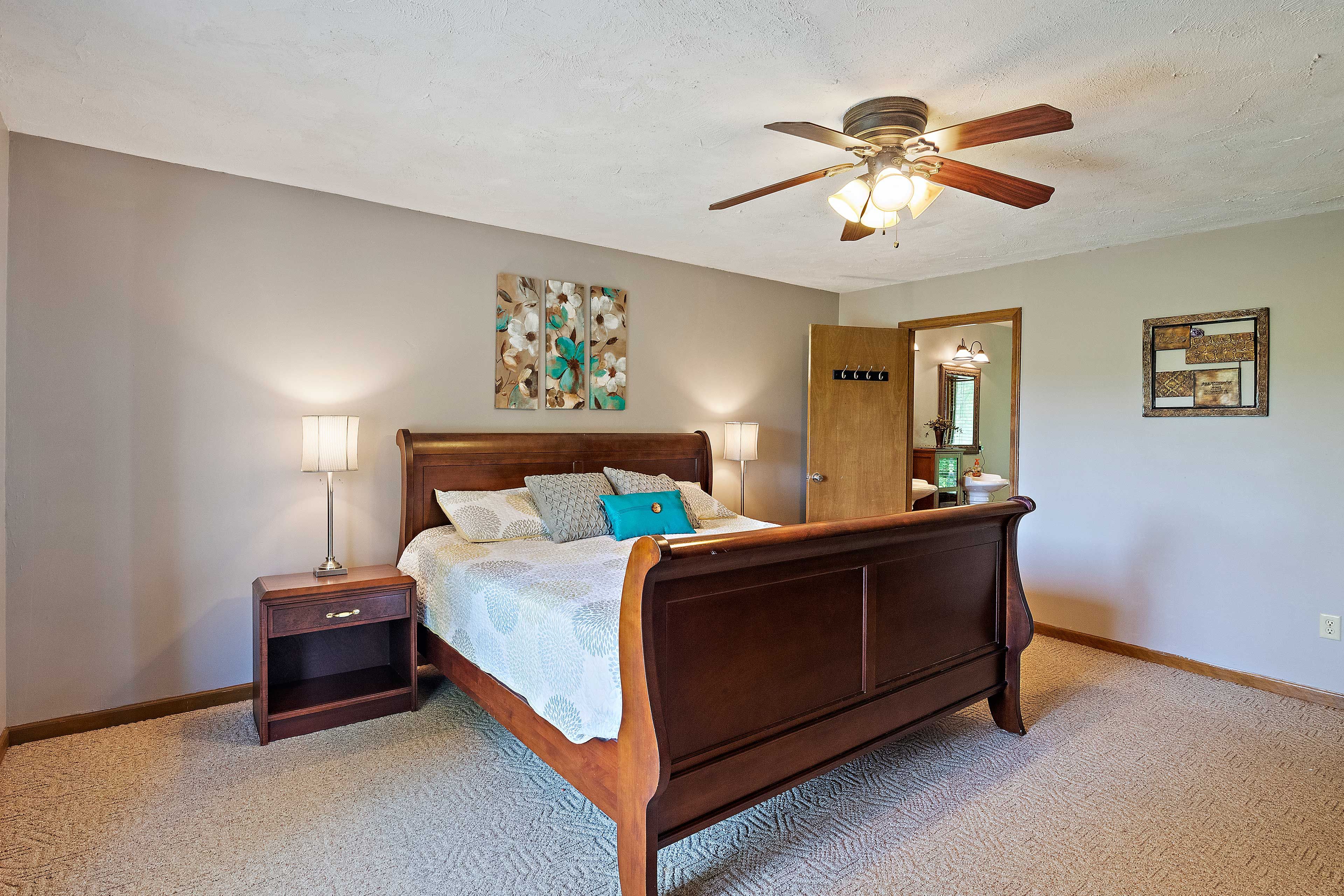 Bedroom 1 | King Bed | En-Suite Bathroom