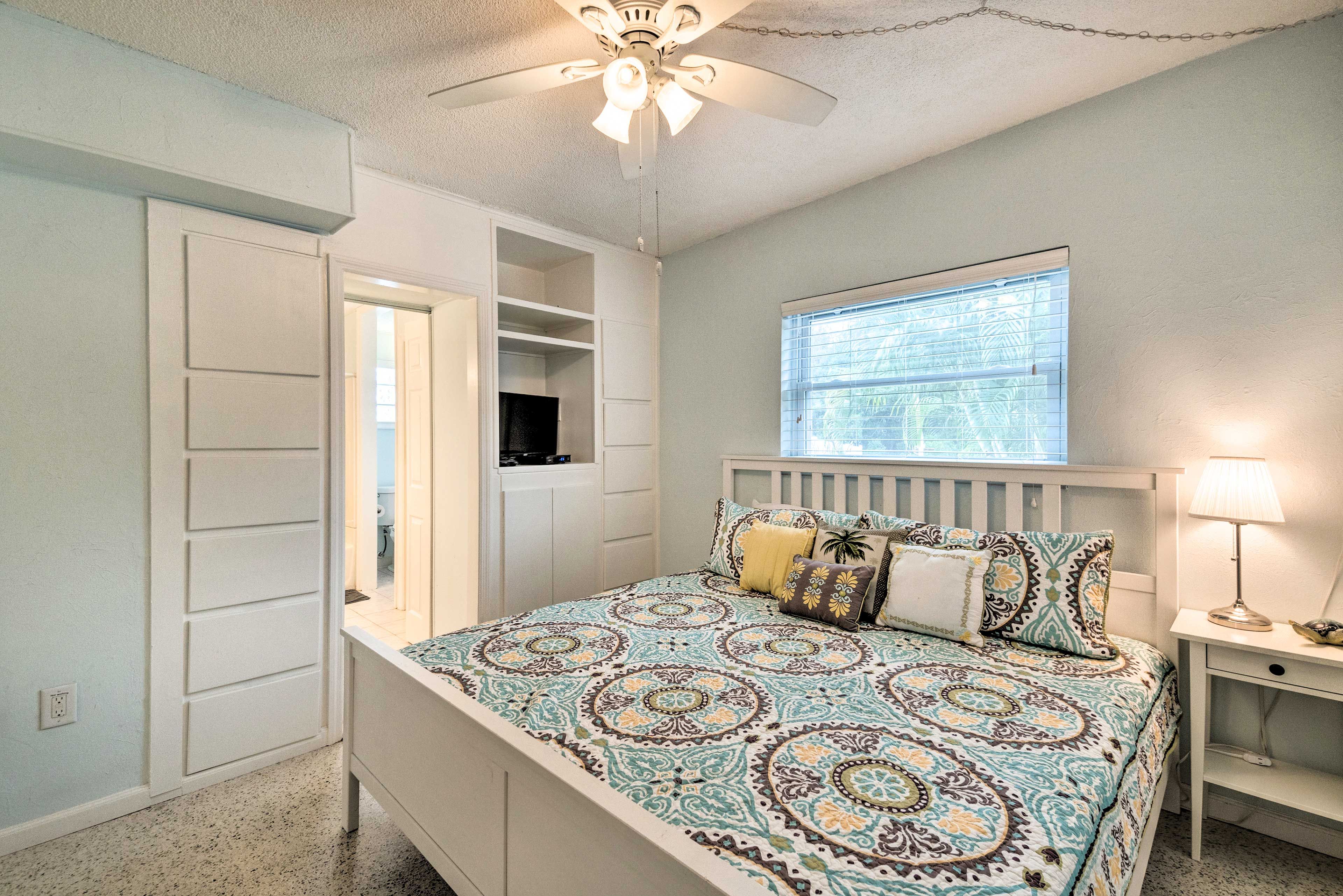 Bedroom 1 | King Bed