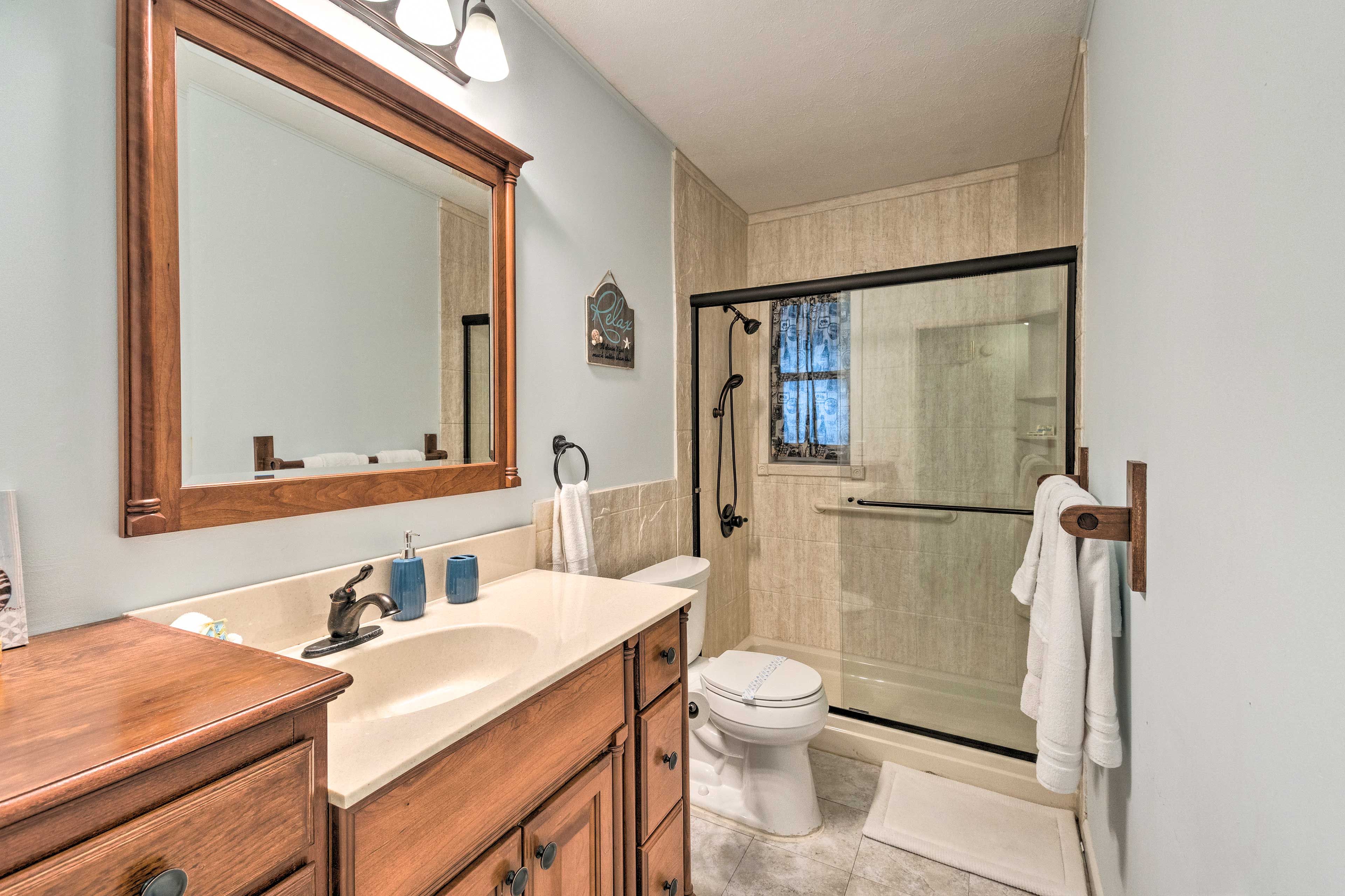 Full Bathroom | Complimentary Toiletries | Hair Dryer