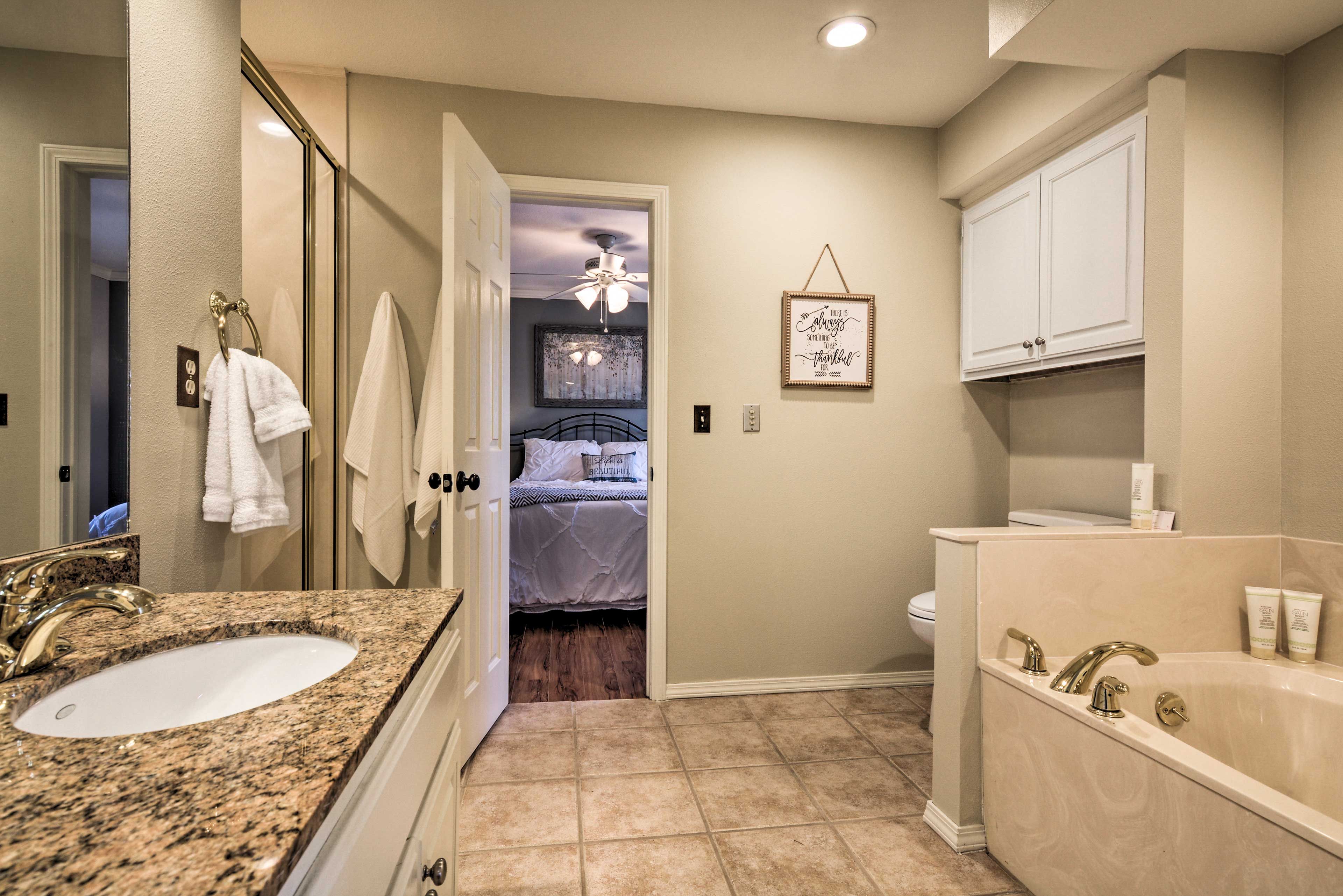Full Bathroom | Complimentary Toiletries | Hair Dryer