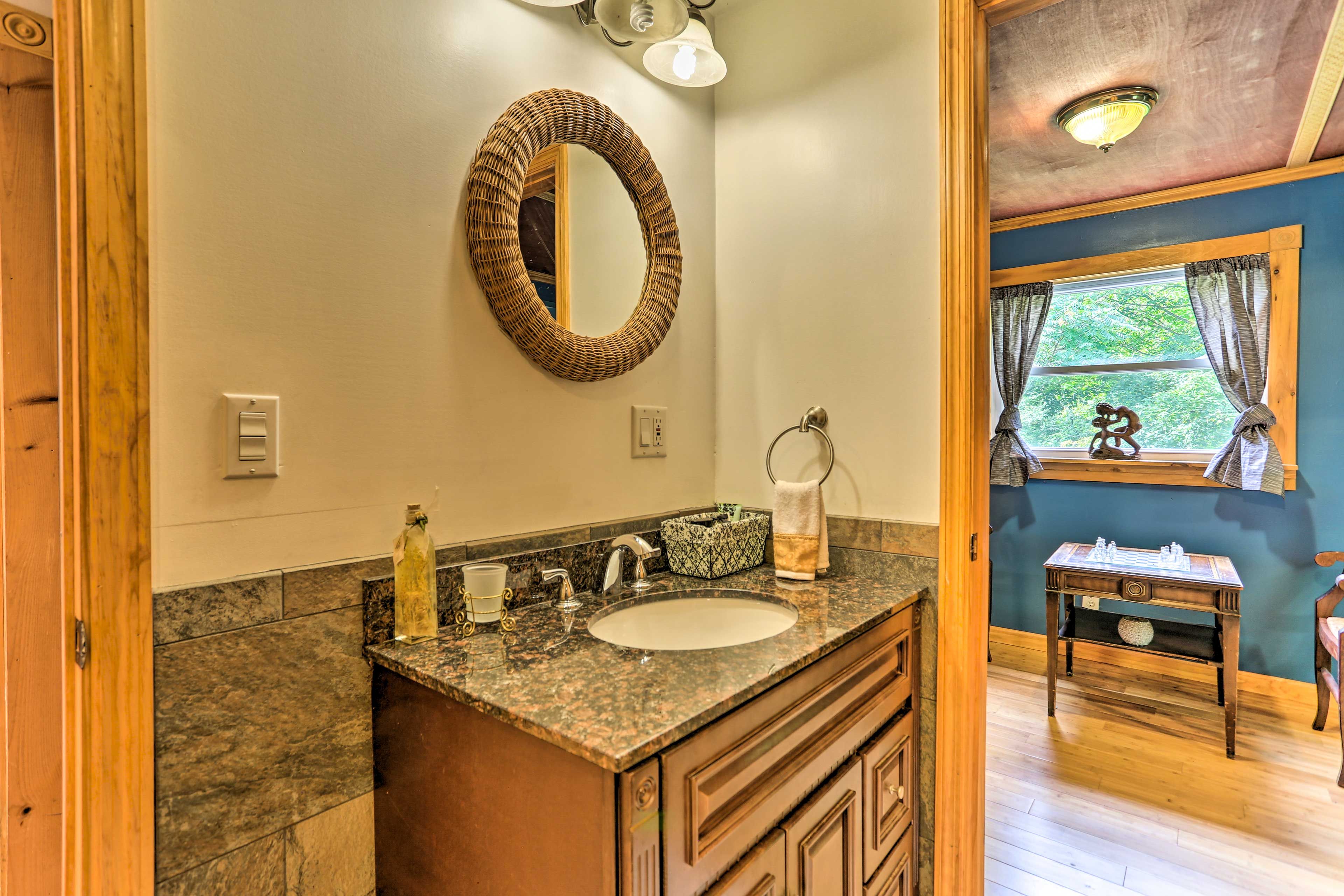 Full Bathroom | Linens & Towels