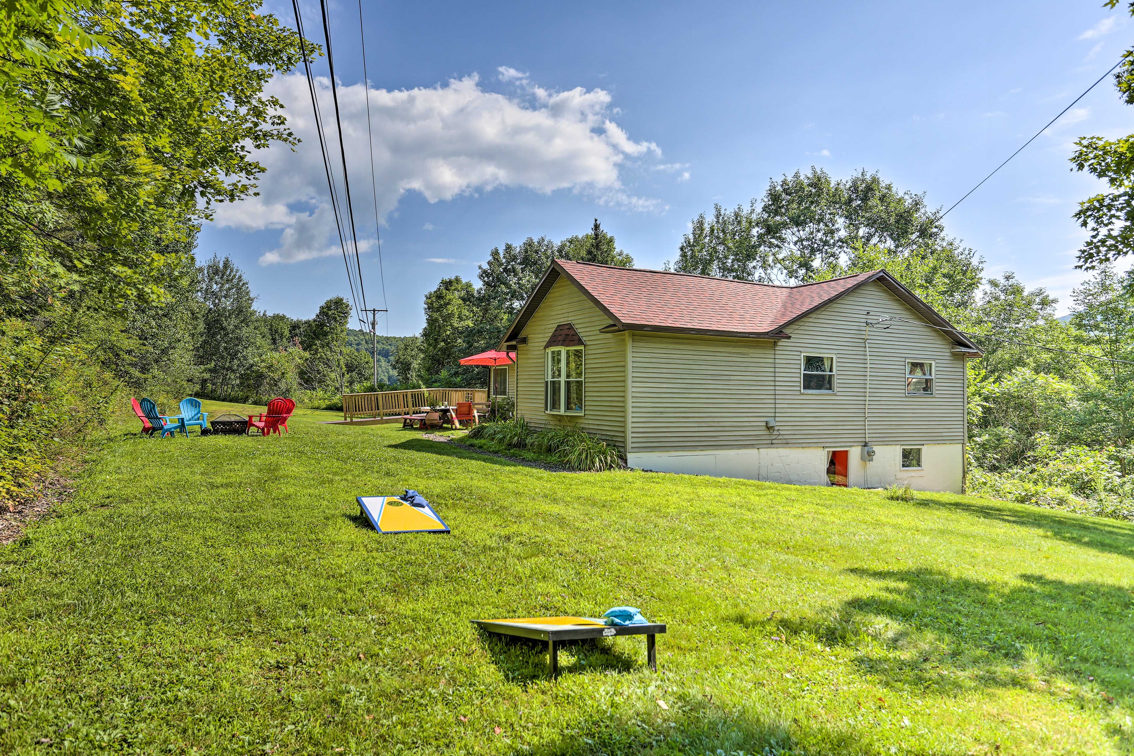 Backyard | Cornhole | Fire Pit