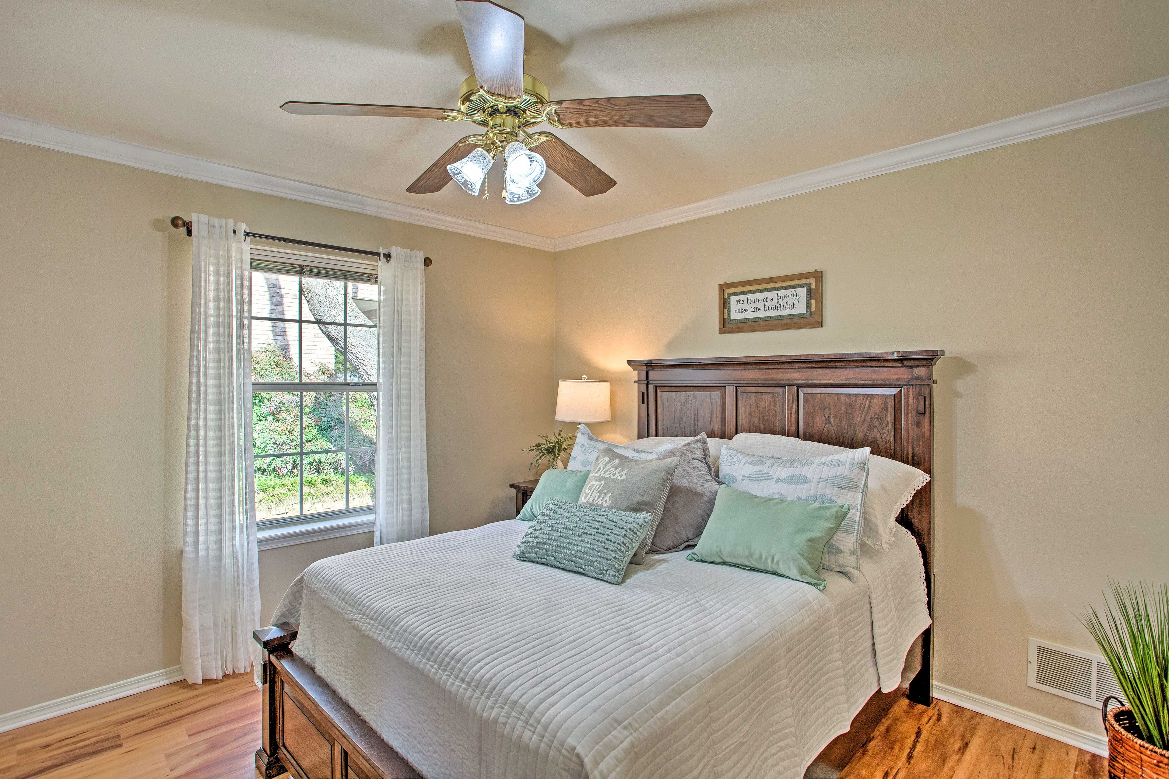 Bedroom 3 | Queen Bed